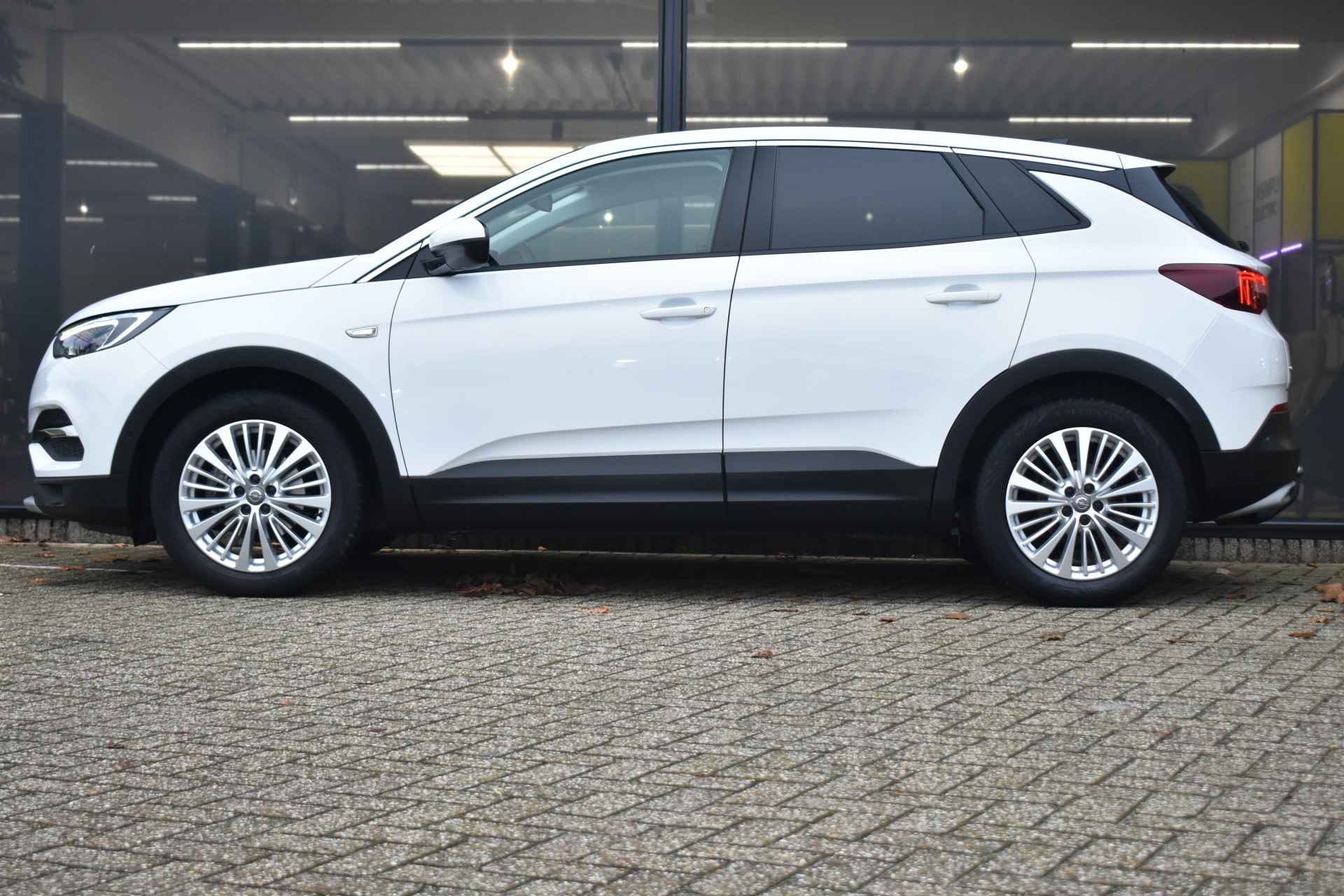 Opel Grandland X 1.2 Turbo Innovation | Navigatie | Trekhaak | 1e Eigenaar | Dealeronderhouden | Elektr. Achterklep | All-Seasonbanden | Keyless- - 4/50