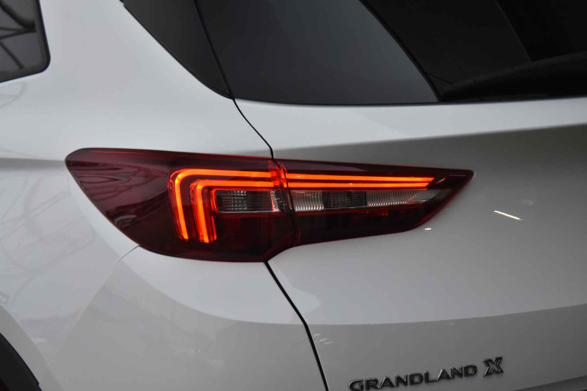 Opel Grandland X 1.2 Turbo Innovation | Navigatie | Trekhaak | 1e Eigenaar | Dealeronderhouden | Elektr. Achterklep | All-Seasonbanden | Keyless- - 32/50