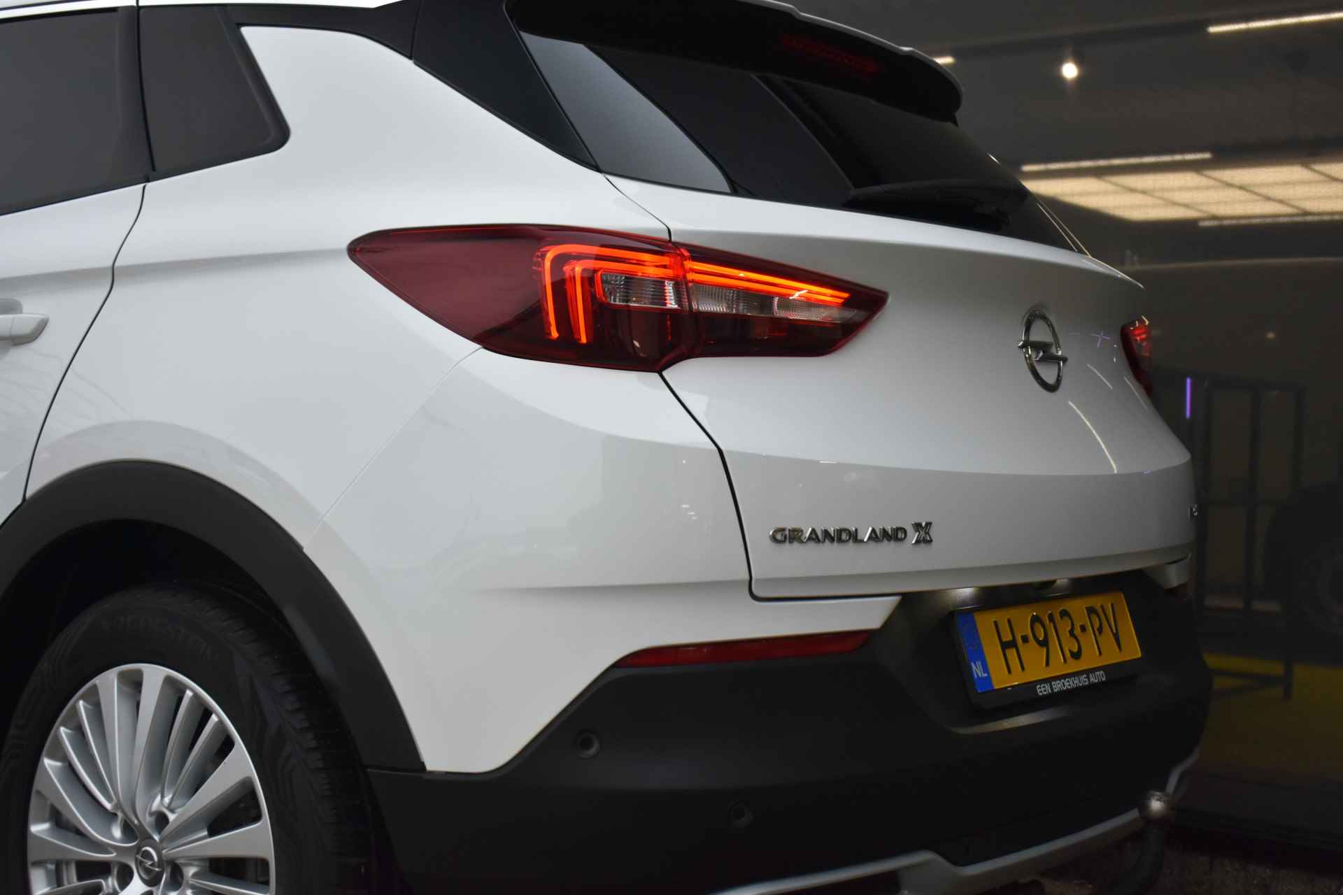 Opel Grandland X 1.2 Turbo Innovation | Navigatie | Trekhaak | 1e Eigenaar | Dealeronderhouden | Elektr. Achterklep | All-Seasonbanden | Keyless- - 33/50