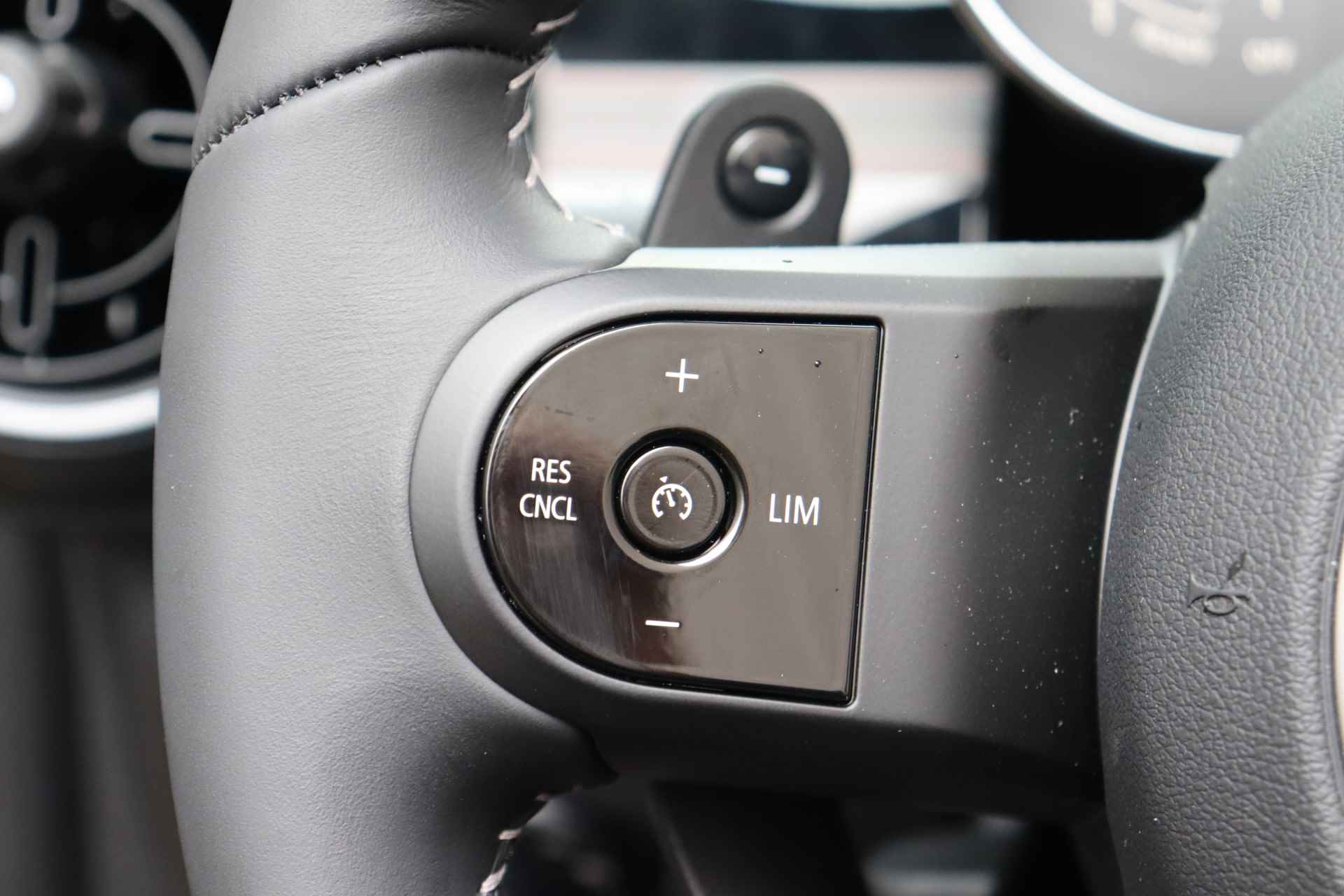 MINI Cabrio Cooper S Rockingham GT JCW Automaat / Sportstoelen / Achteruitrijcamera / Adaptief onderstel / Harman-Kardon / LED / Park Assistant / Stoelverwarming - 16/23