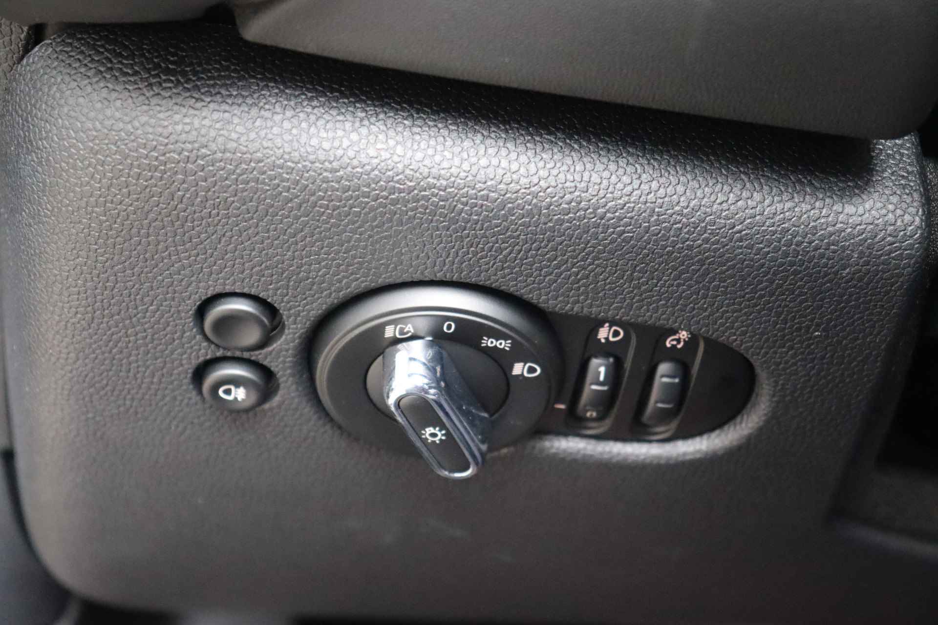 MINI Cabrio Cooper S Rockingham GT JCW Automaat / Sportstoelen / Achteruitrijcamera / Adaptief onderstel / Harman-Kardon / LED / Park Assistant / Stoelverwarming - 17/23