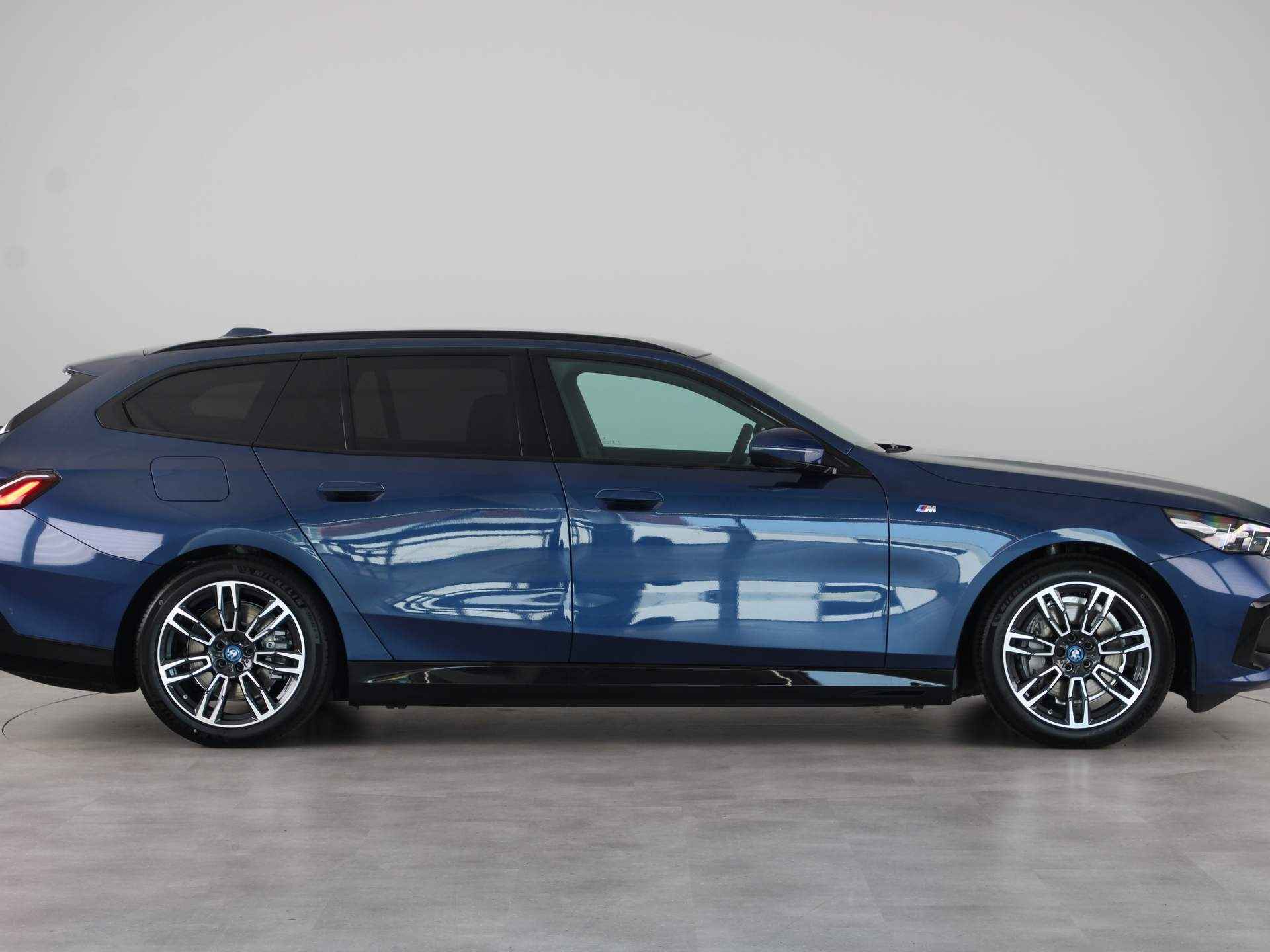 BMW i5 Touring eDrive40 M Sport Edition - 8/25