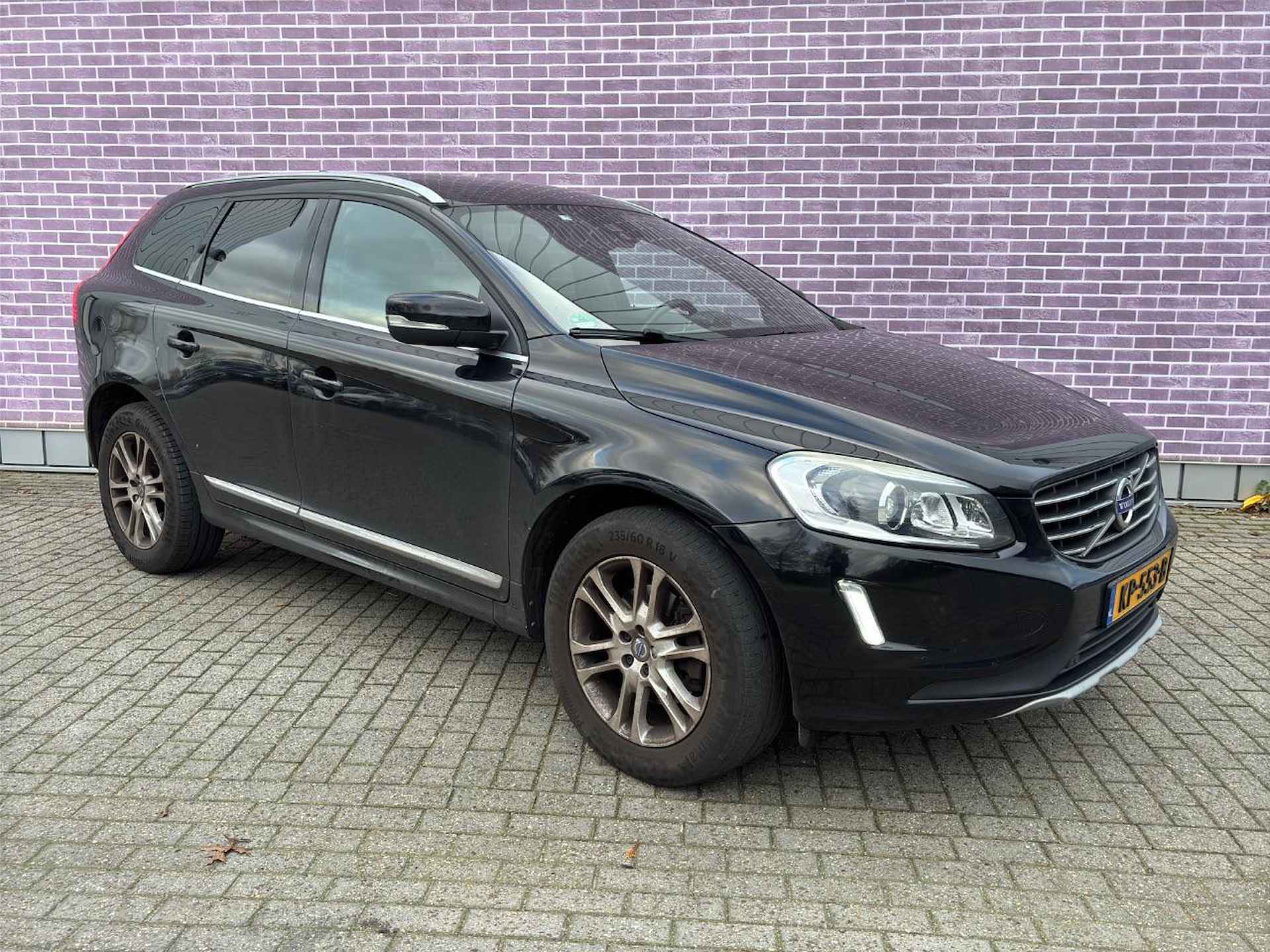 Volvo XC60 2.0 D4 FWD R-Design | Stoelverwarming | Lederen bekleding | Xenon | - 2/6