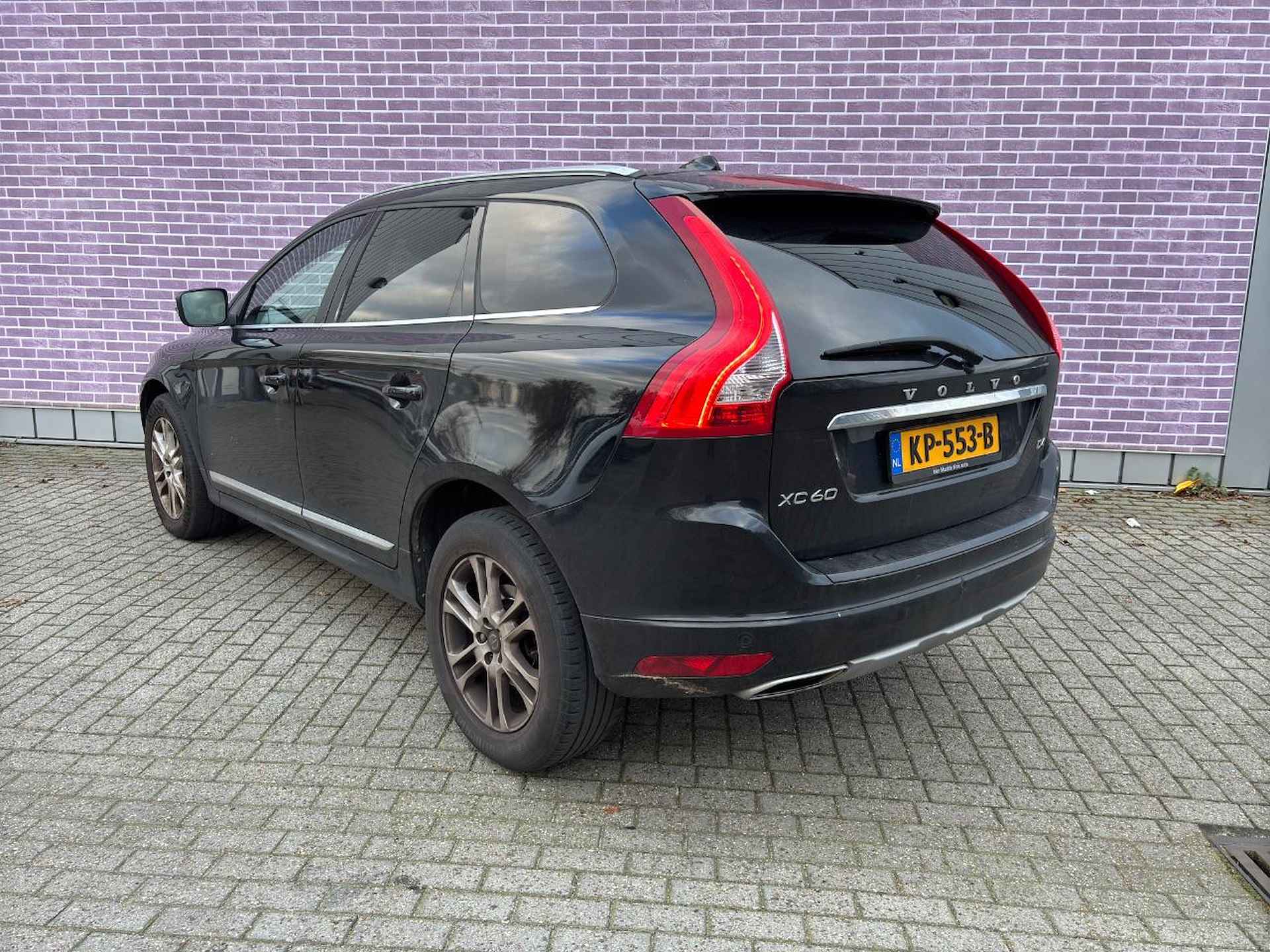 Volvo XC60 2.0 D4 FWD R-Design | Stoelverwarming | Lederen bekleding | Xenon | - 4/6