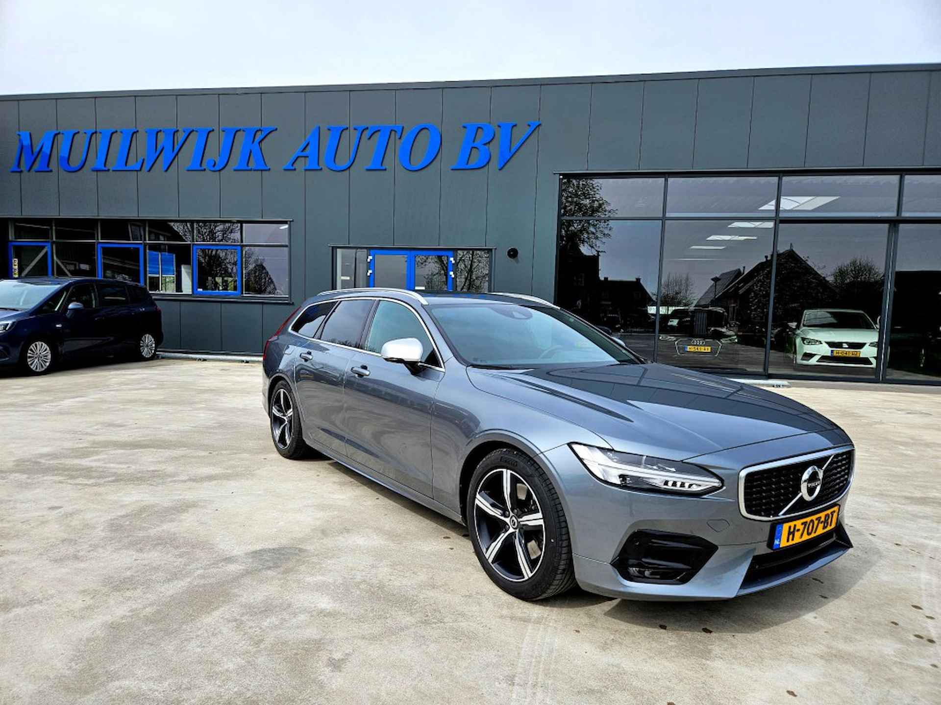 VOLVO V90 2.0 T4 Business Sport R-Design / Panoramadak / Harman Kardon / H - 2/47