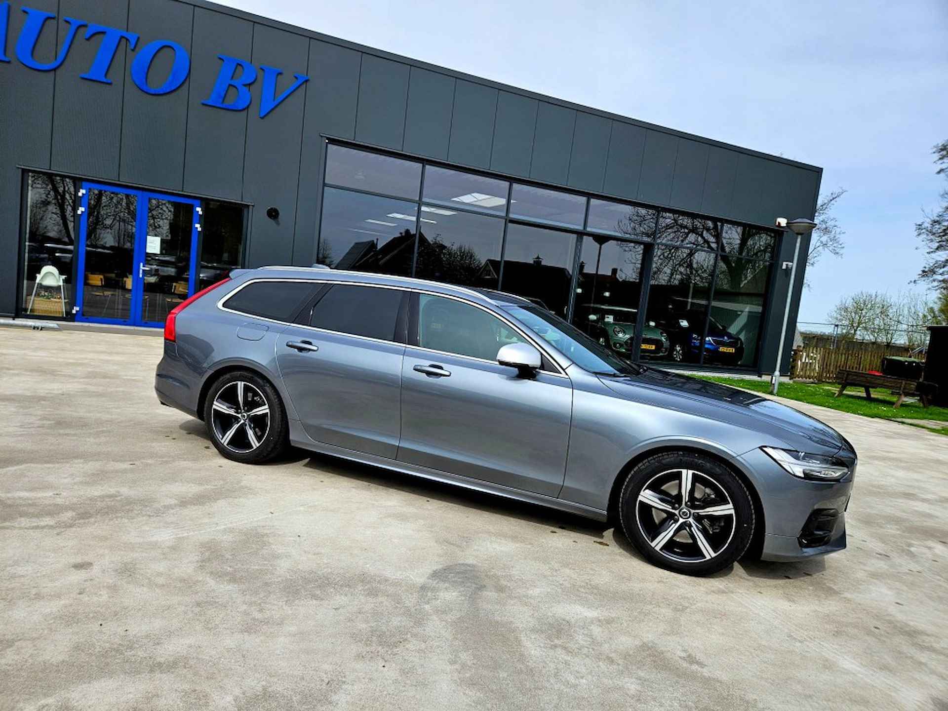 VOLVO V90 2.0 T4 Business Sport R-Design / Panoramadak / Harman Kardon / H - 4/47