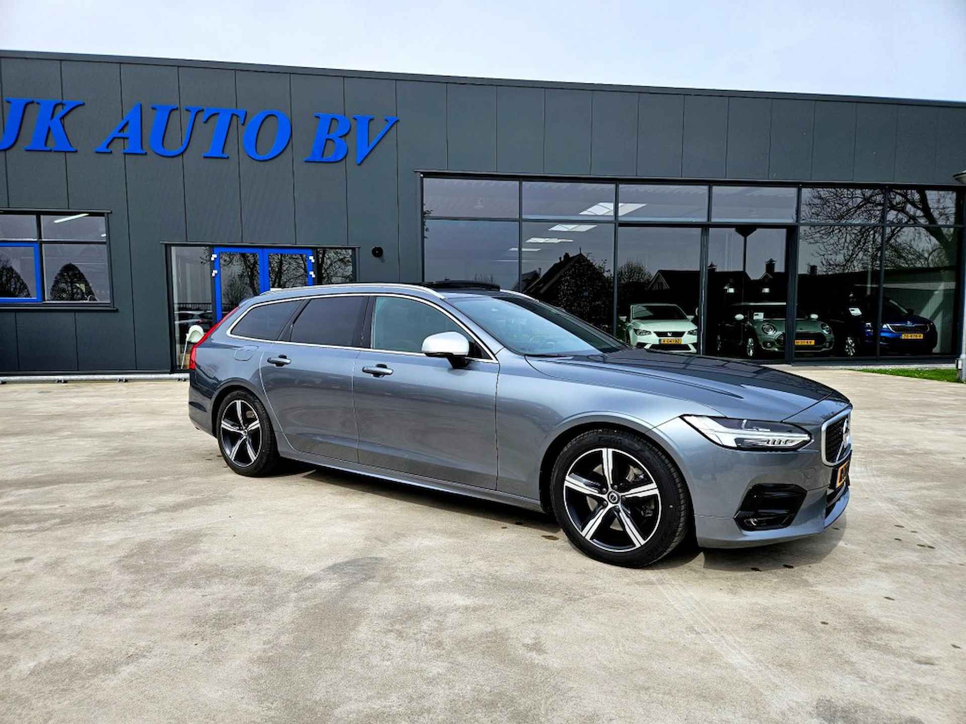 VOLVO V90 2.0 T4 Business Sport R-Design / Panoramadak / Harman Kardon / H - 8/47