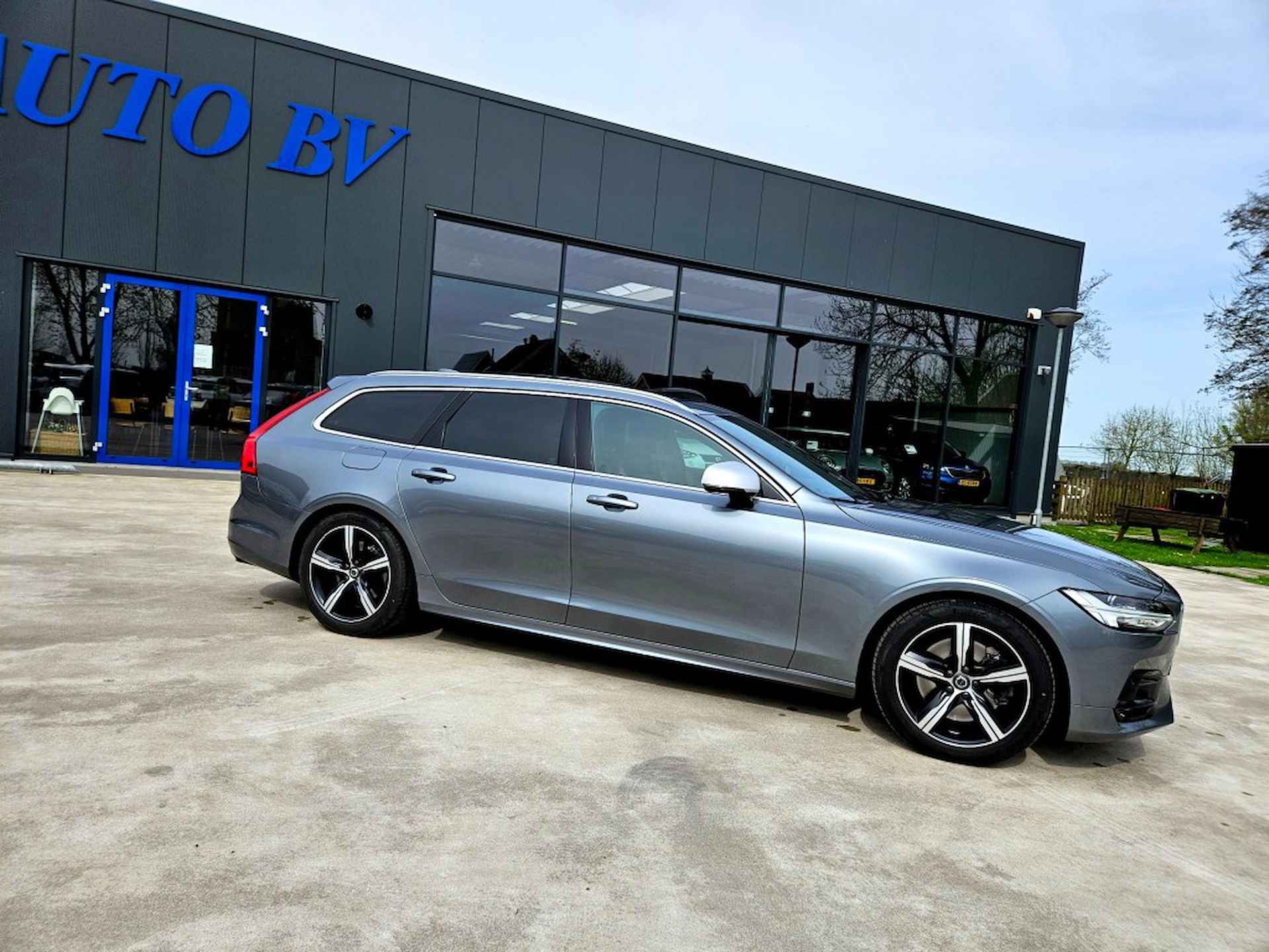 VOLVO V90 2.0 T4 Business Sport R-Design / Panoramadak / Harman Kardon / H - 9/47