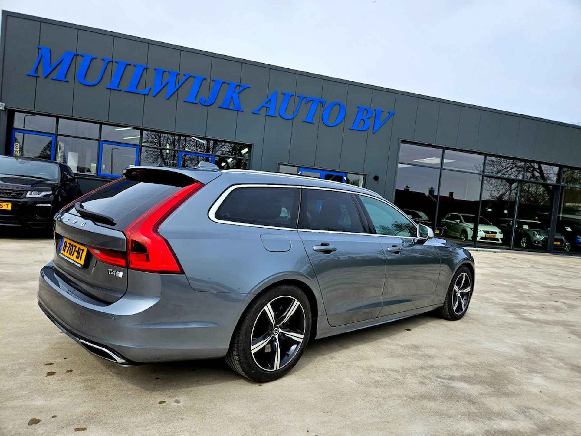 VOLVO V90 2.0 T4 Business Sport R-Design / Panoramadak / Harman Kardon / H - 15/47