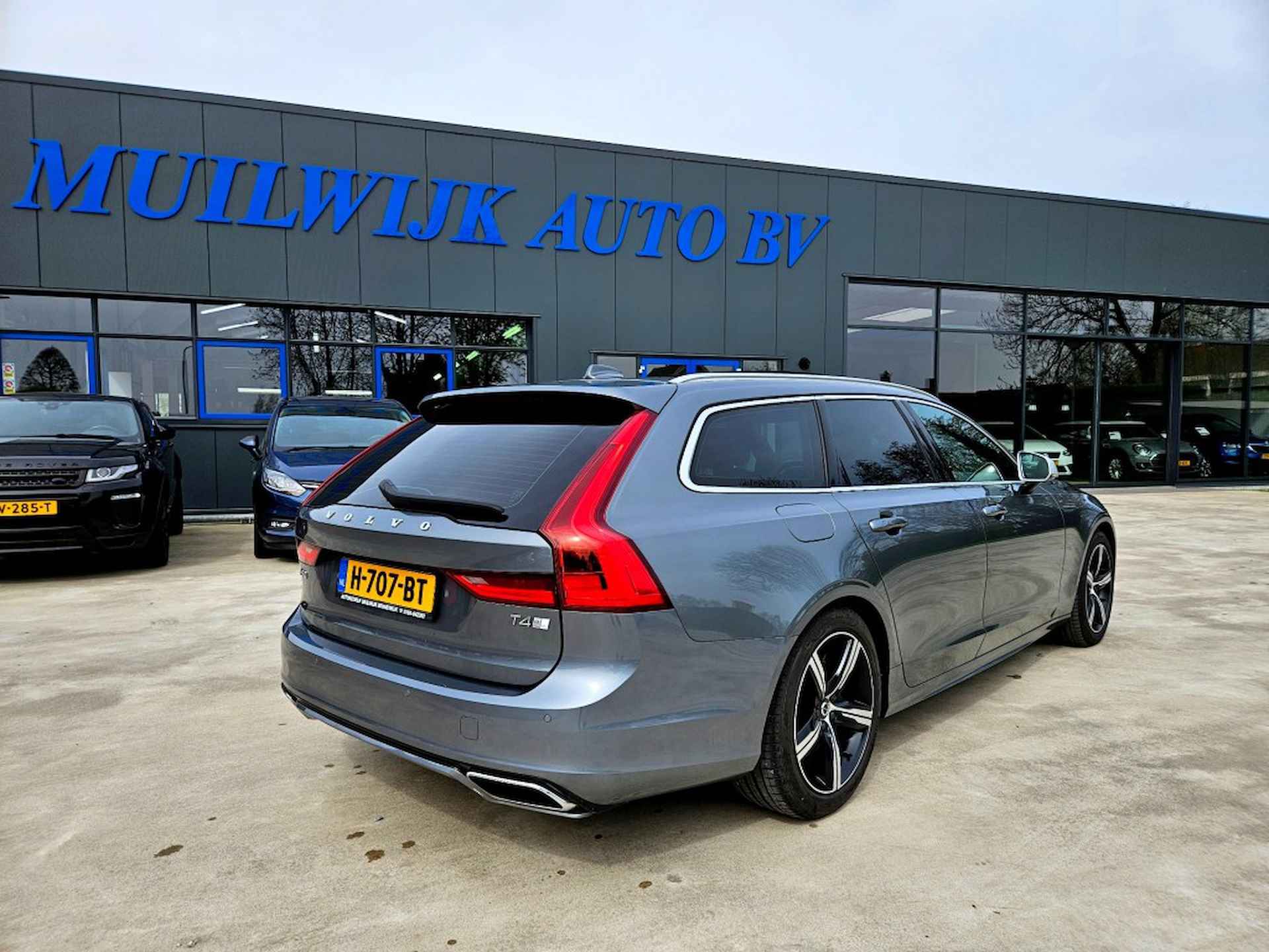 VOLVO V90 2.0 T4 Business Sport R-Design / Panoramadak / Harman Kardon / H - 16/47