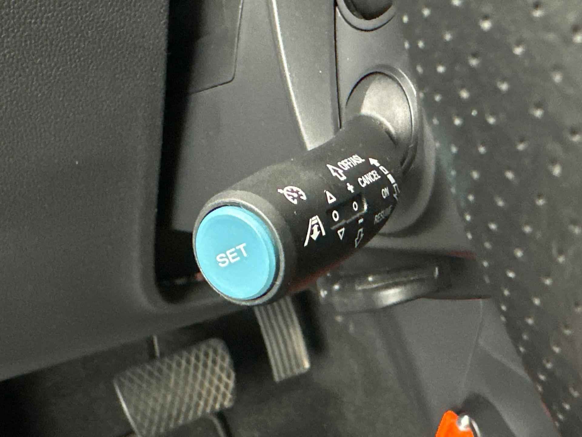 MG ZS EV Luxury 45 kWh - €2.000 Subsidie - Trekhaak - Getint Glas - Schuif/Kanteldak - All Season banden - Leder - Camera - 15/24