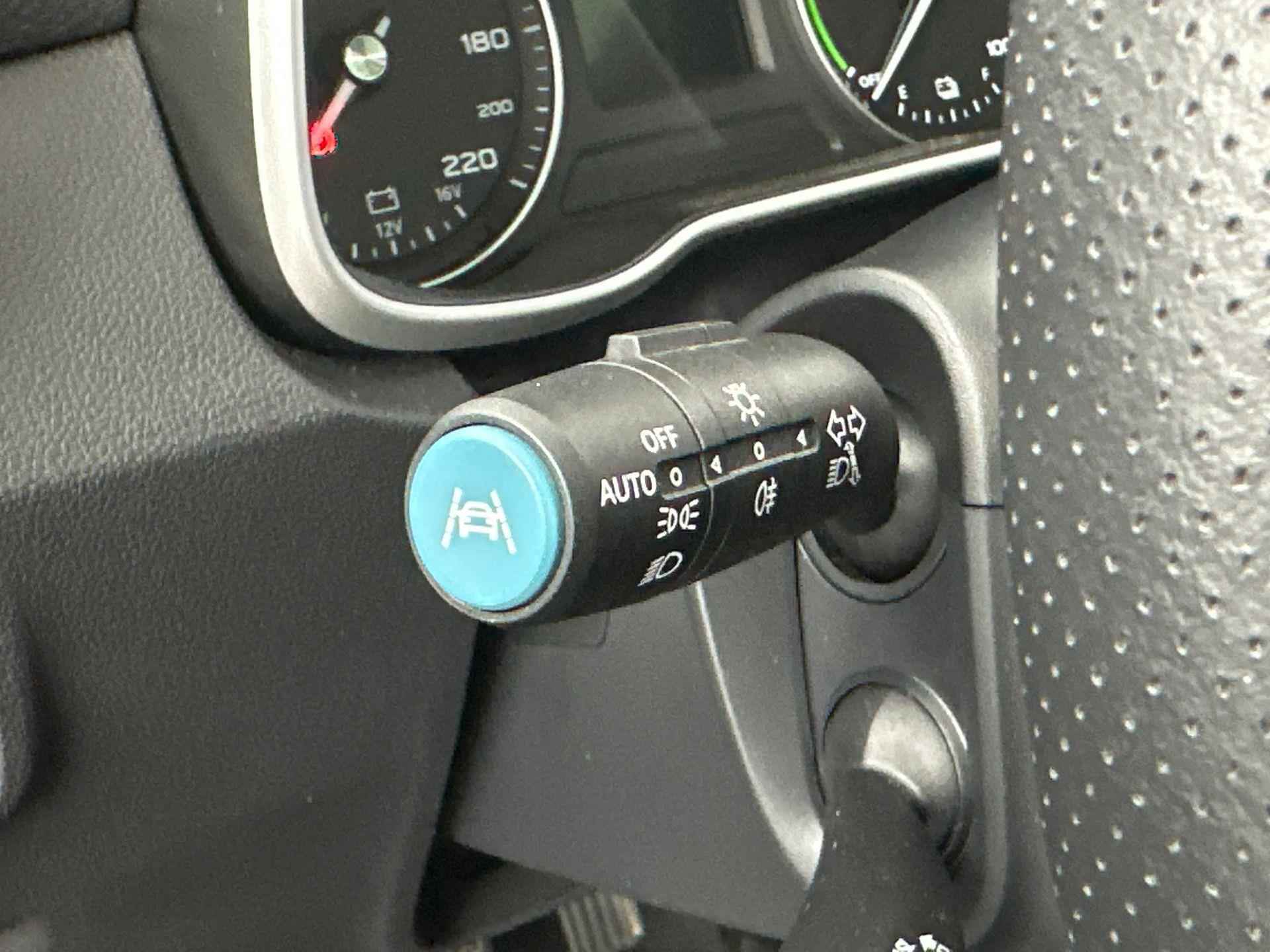 MG ZS EV Luxury 45 kWh - €2.000 Subsidie - Trekhaak - Getint Glas - Schuif/Kanteldak - All Season banden - Leder - Camera - 19/24