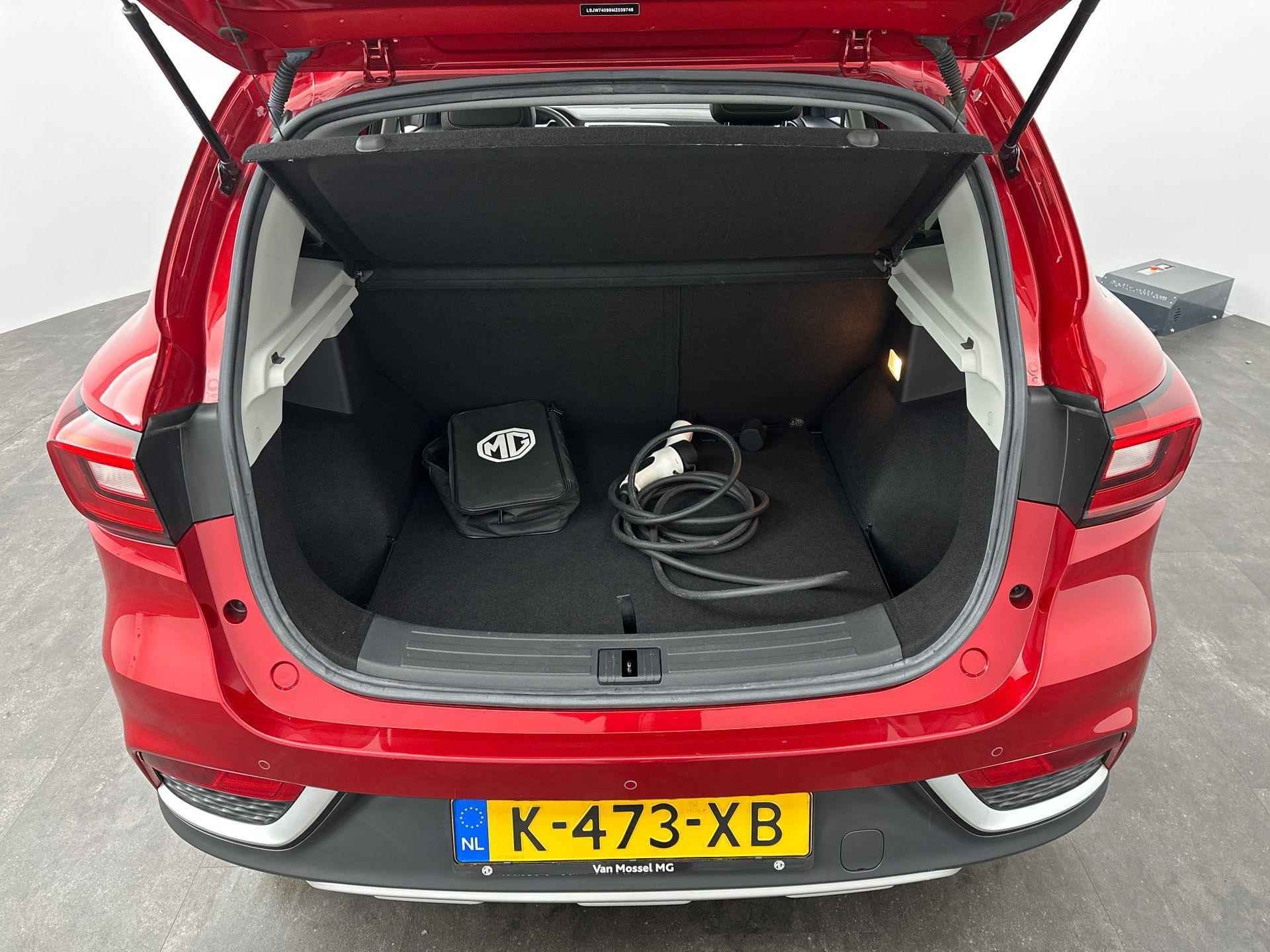 MG ZS EV Luxury 45 kWh - €2.000 Subsidie - Trekhaak - Getint Glas - Schuif/Kanteldak - All Season banden - Leder - Camera - 24/24