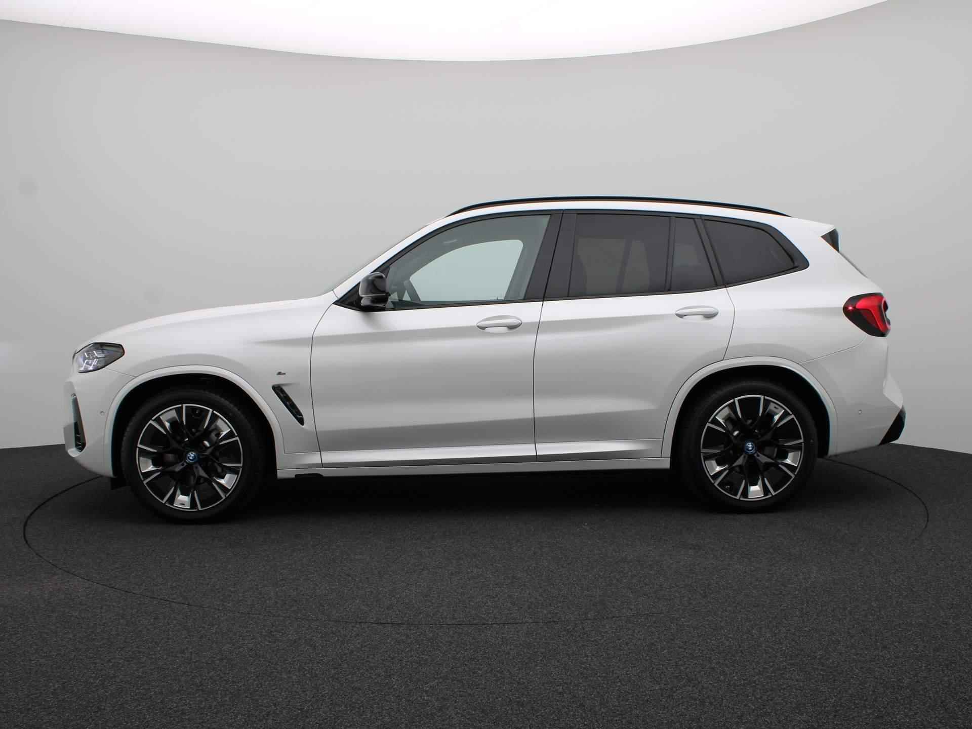 BMW iX3 High Executive | Parking Pack | Safety Pack | Shadow Line Pack | Stuurwielrand Verwarmd | Trekhaak | Panoramadak | Driving Assistant Professional | Head-Up Display | Harman Kardon | 20'' - 4/26