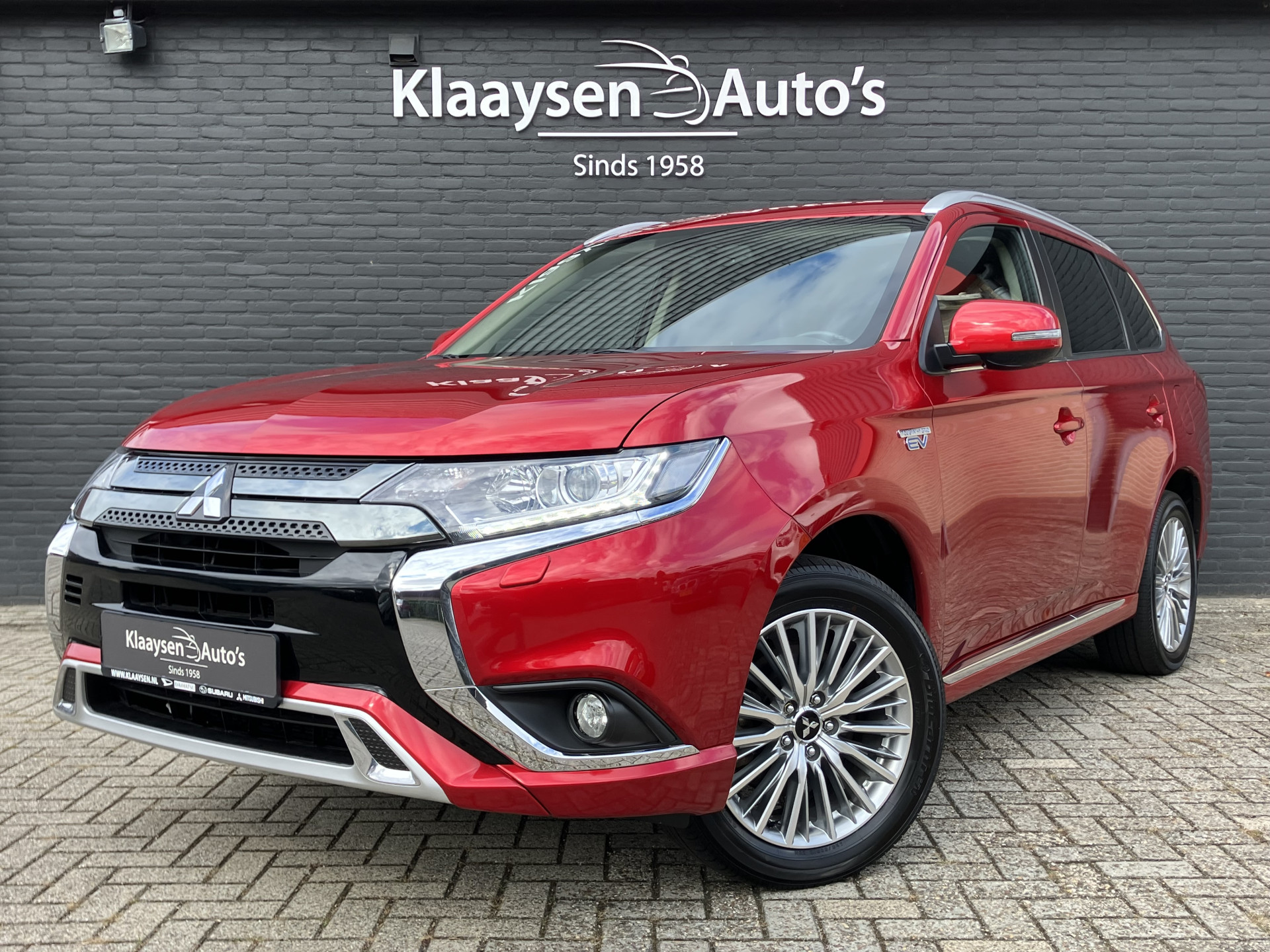 Mitsubishi Outlander 2.4 PHEV Intense 4WD AUT. | 1e eigenaar | dealer onderhouden | navigatie | trekhaak | camera | keyless