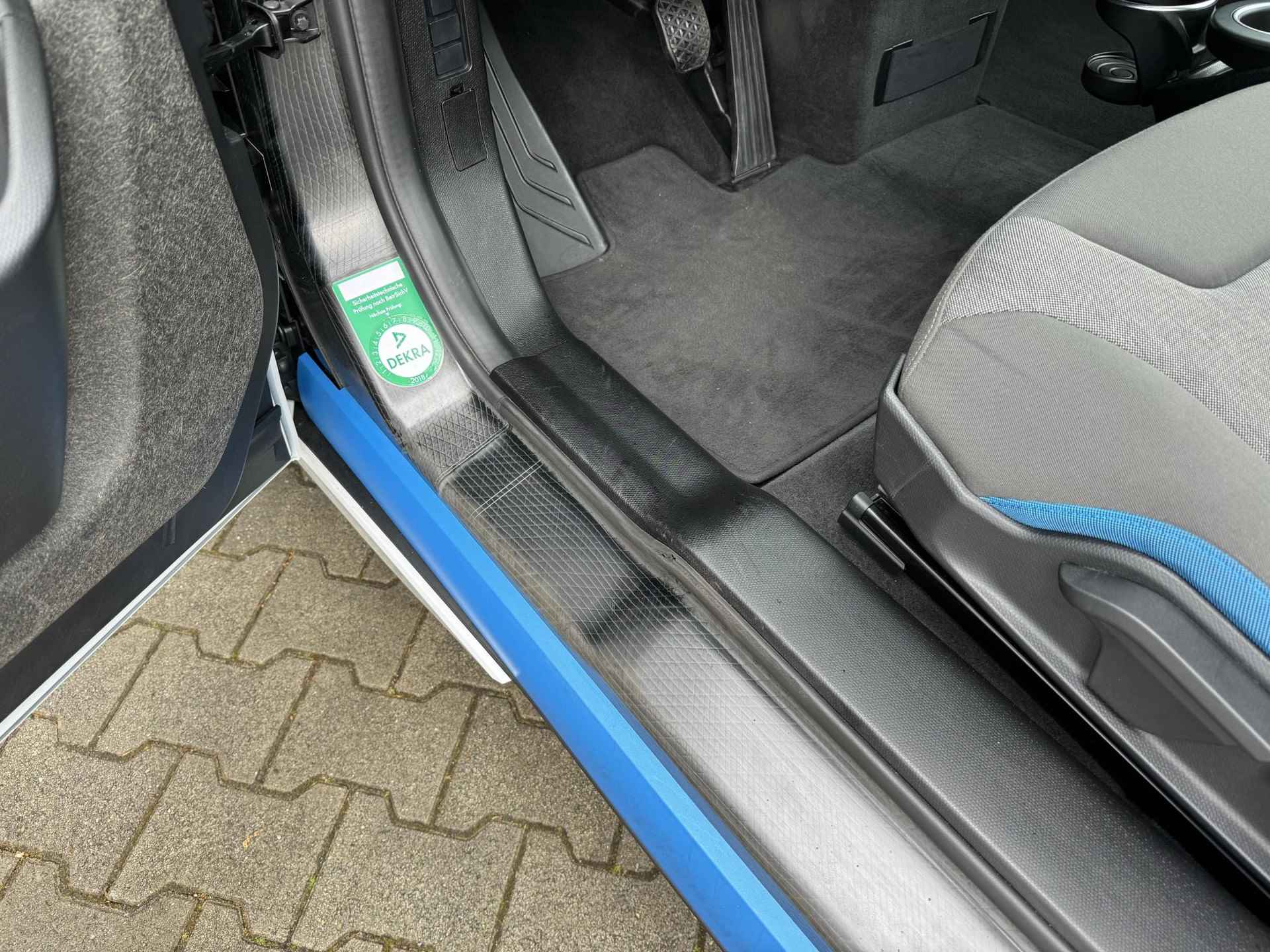 BMW i3 Comfort 22 kWh €12450,- na subsidie - 170 pk - Groot Navi - goed onderhouden - 19/30
