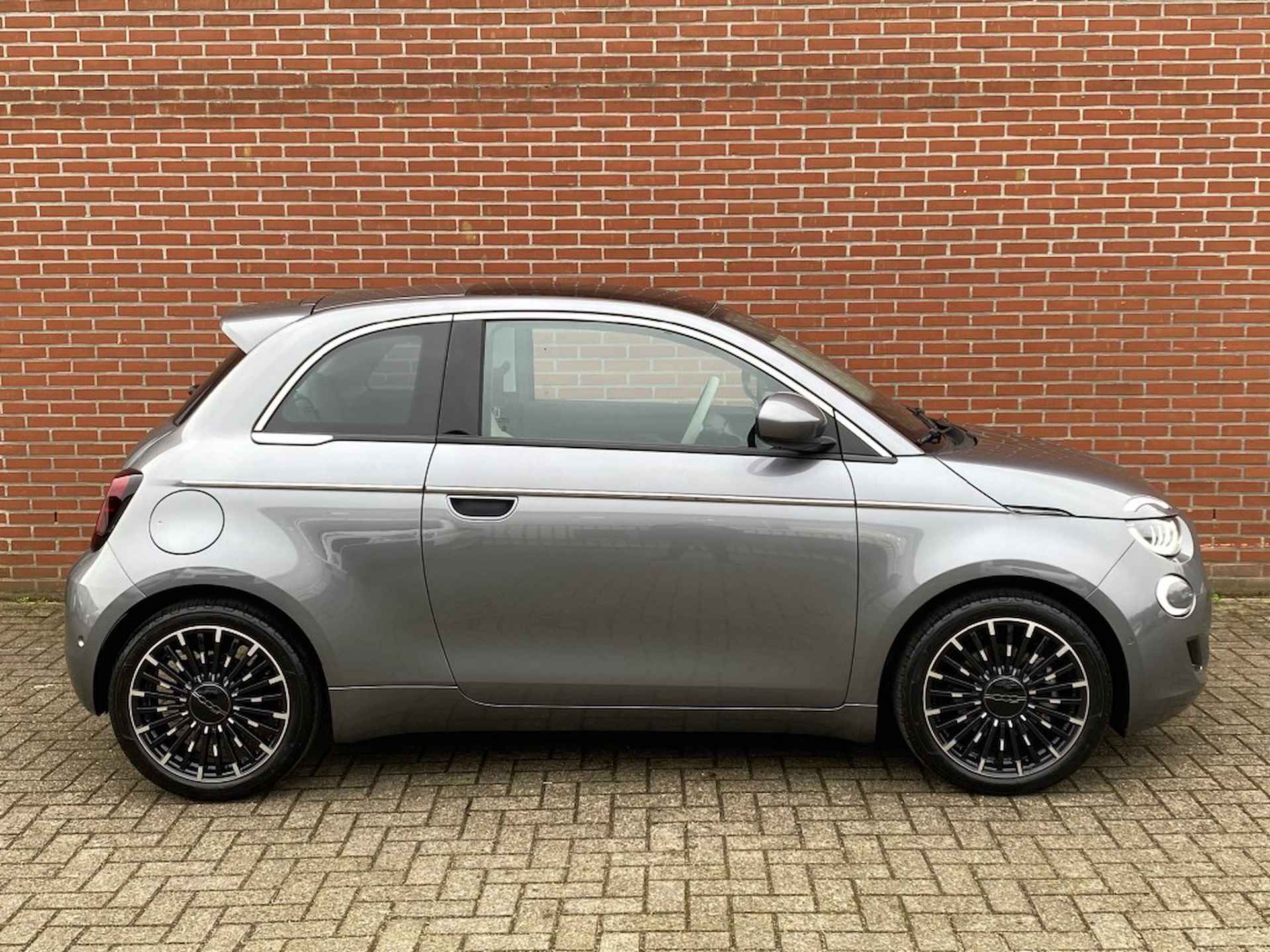 FIAT 500e LA PRIMA 42 KWH STOELVW CAMERA PANO CARPLAY ADAPT-CRUISE NAV - 23/26