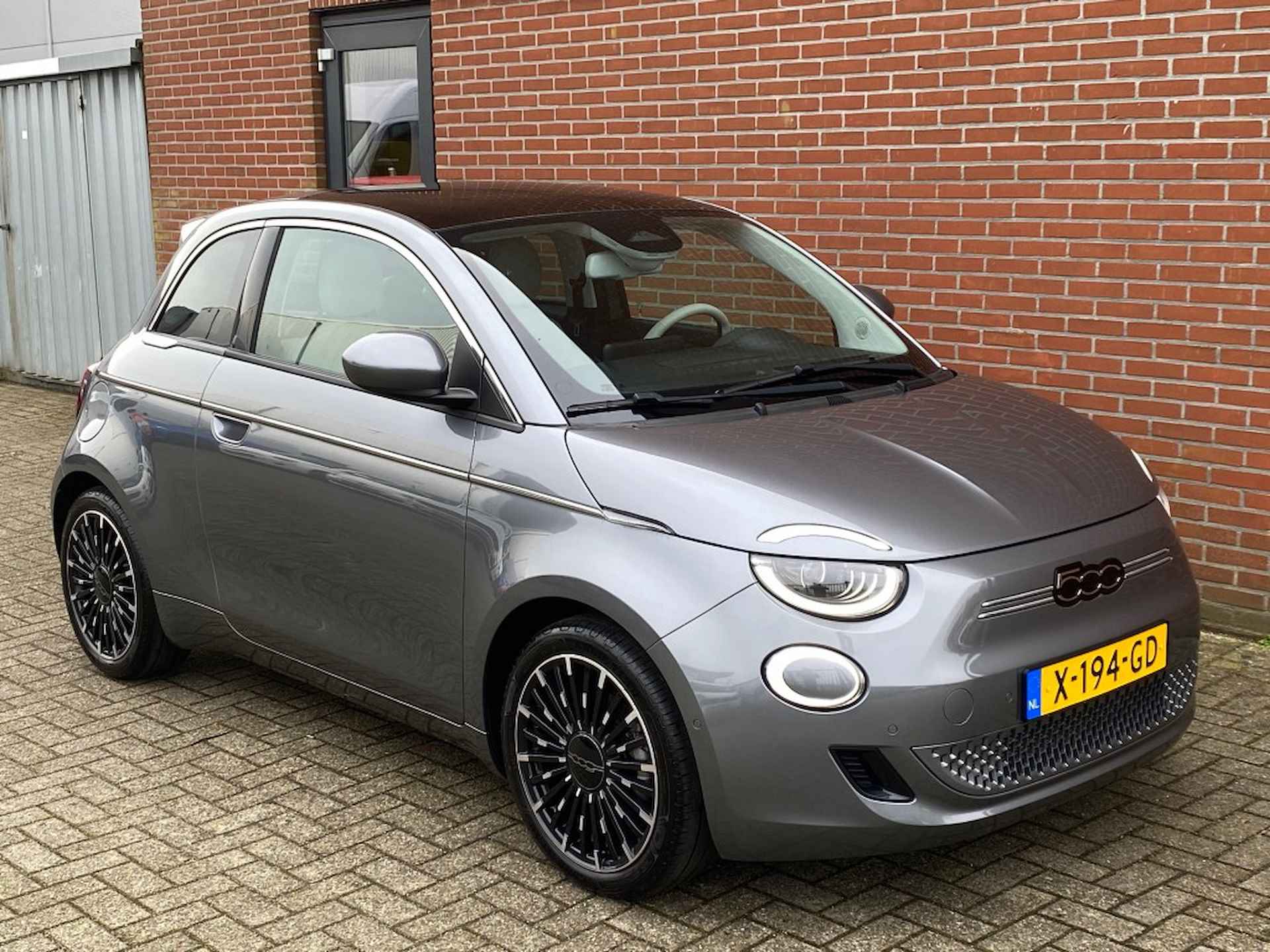 FIAT 500e LA PRIMA 42 KWH STOELVW CAMERA PANO CARPLAY ADAPT-CRUISE NAV - 24/26