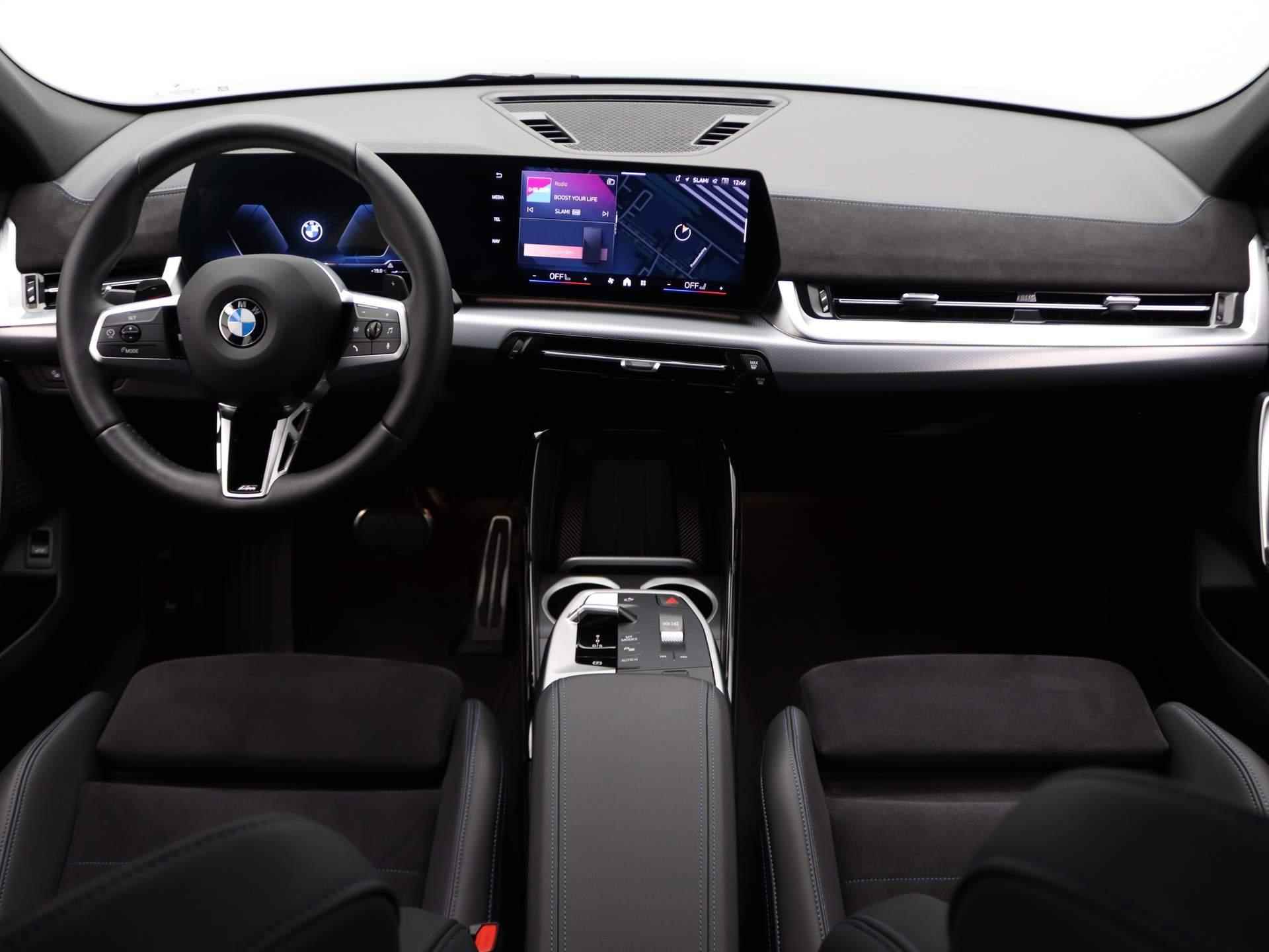 BMW X2 sDrive20i M Sportpakket | Premium Pack | Comfort Pack | Comfort Access | Elektrisch Verstelbare Stoelen | Parking Assistant | Harman Kardon | 19'' - 30/37