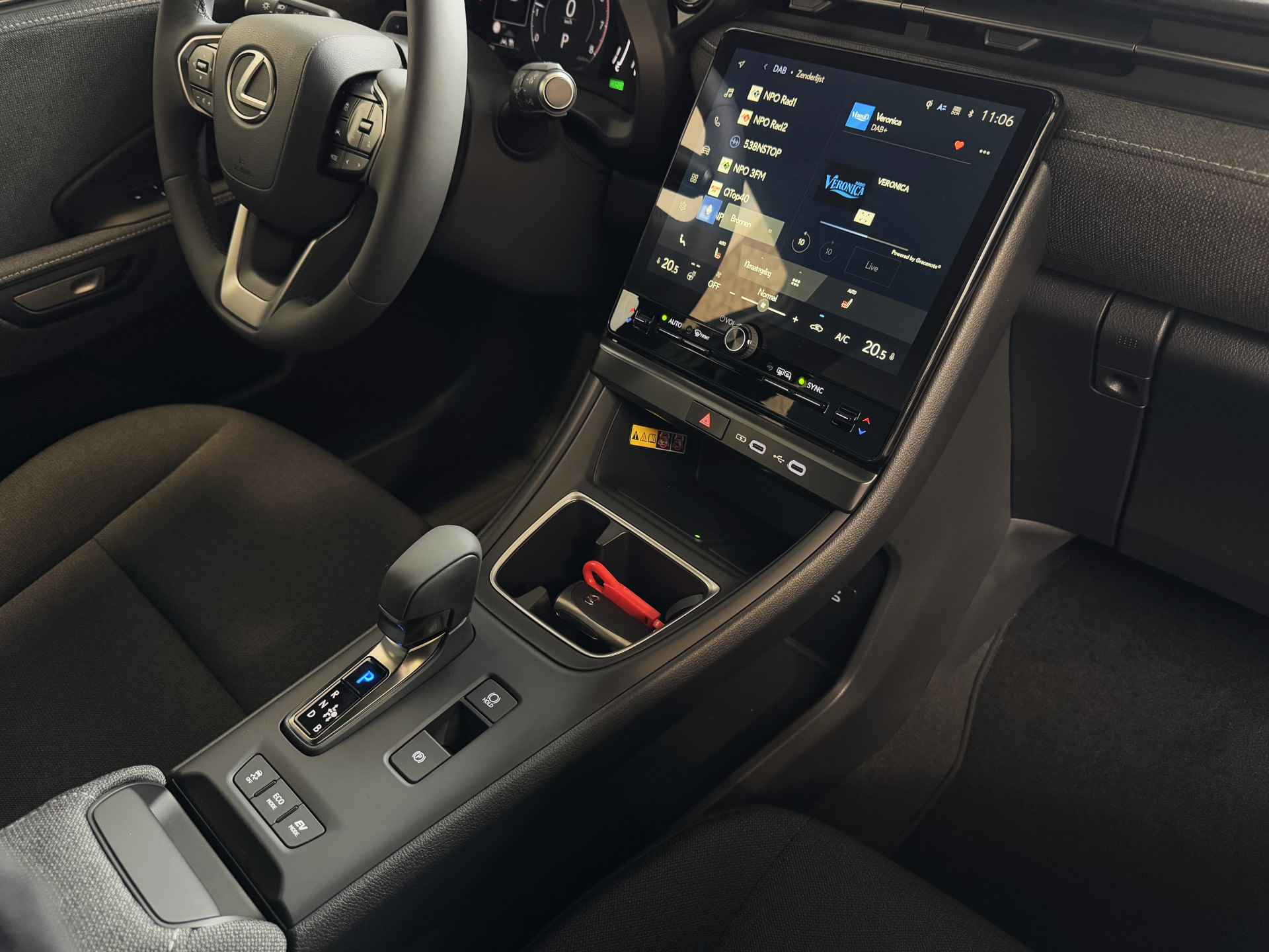 Lexus LBX HYBRID 136PK CARPLAY NAVI STOEL/STUUR VERW. LED ADAP.CRUISE CAMERA PDC.2X - 36/87