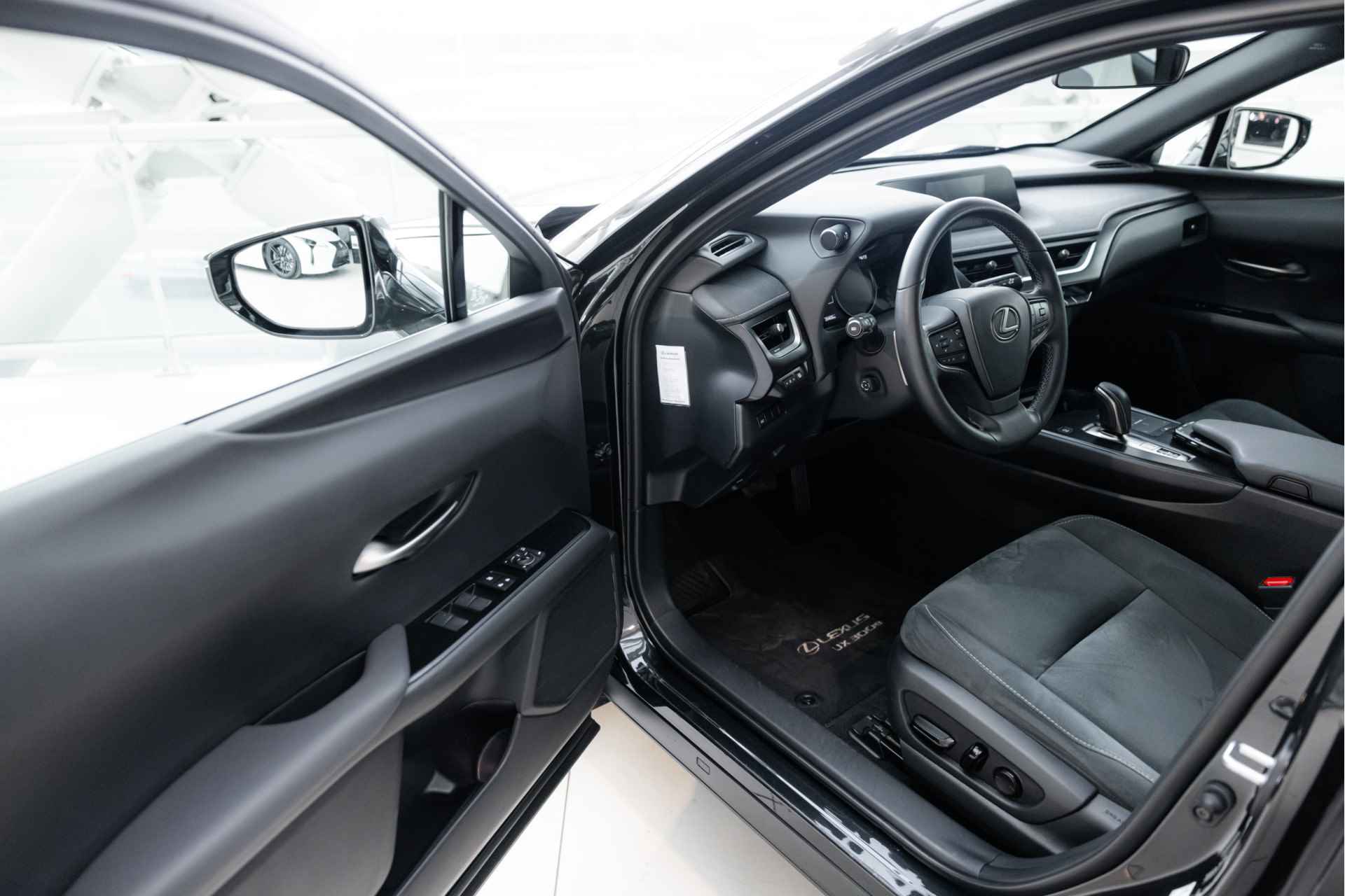 Lexus UX 300e Business 54 kWh | Carplay | Elektrische Stoelen | - 19/57