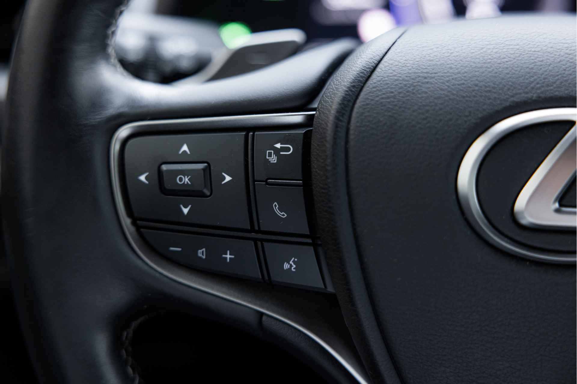 Lexus UX 300e Business 54 kWh | Carplay | Elektrische Stoelen | - 21/57