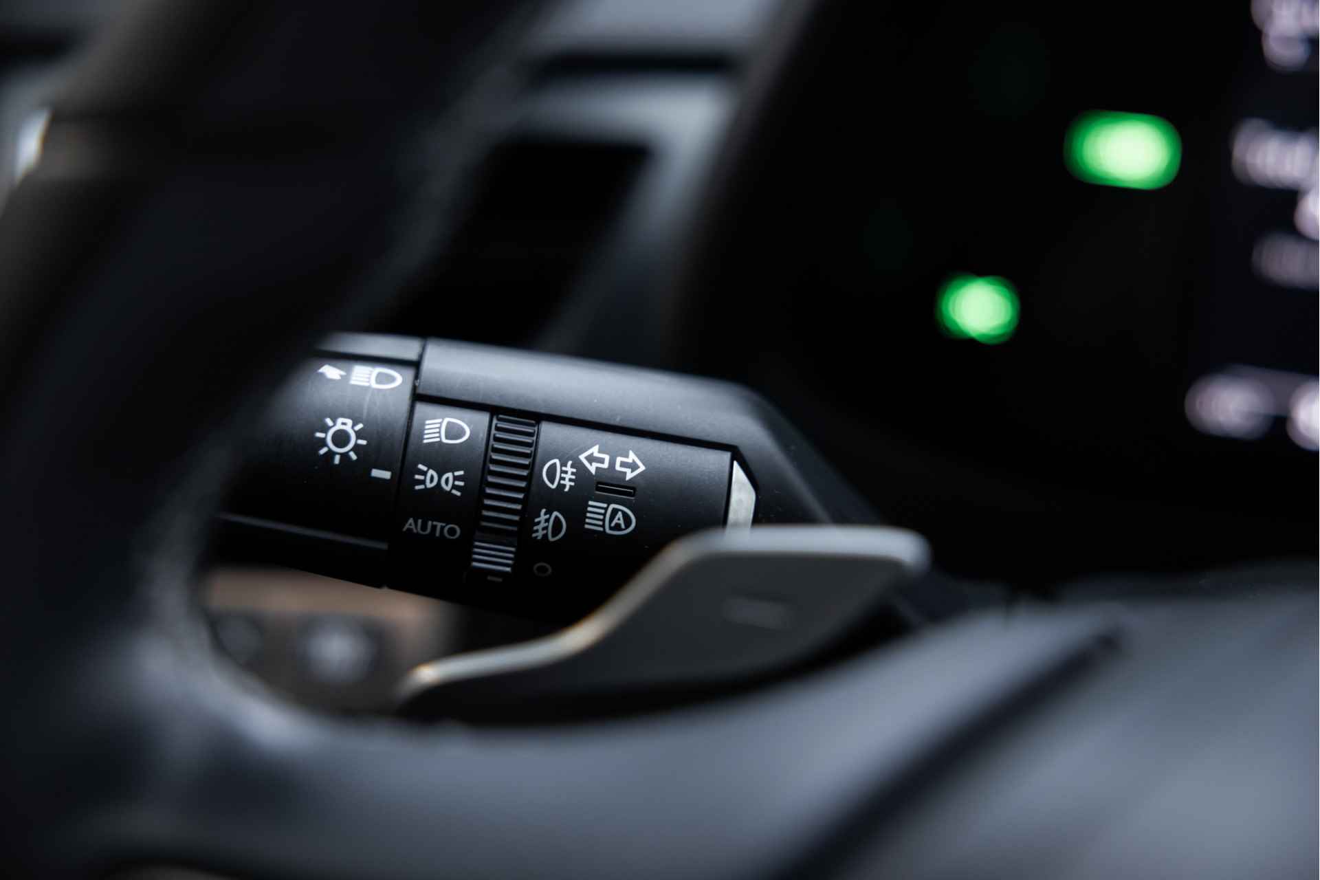 Lexus UX 300e Business 54 kWh | Carplay | Elektrische Stoelen | - 23/57
