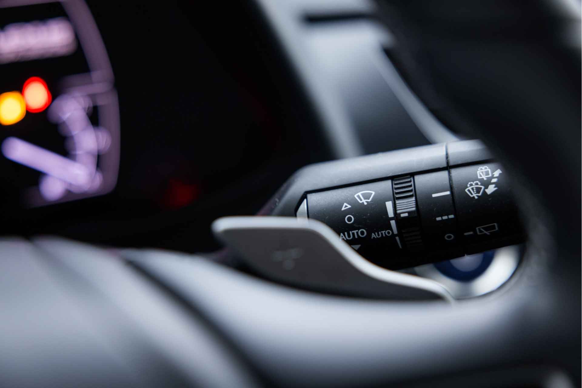 Lexus UX 300e Business 54 kWh | Carplay | Elektrische Stoelen | - 24/57