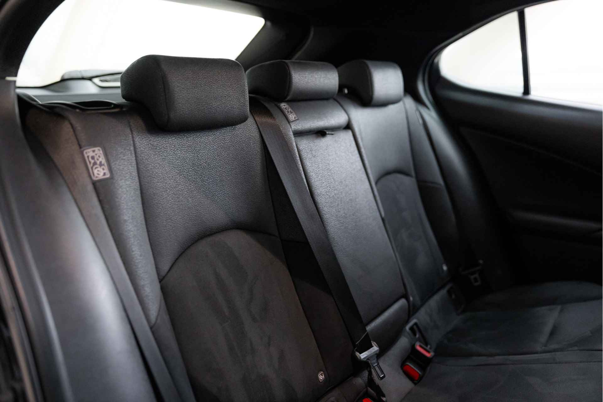 Lexus UX 300e Business 54 kWh | Carplay | Elektrische Stoelen | - 36/57