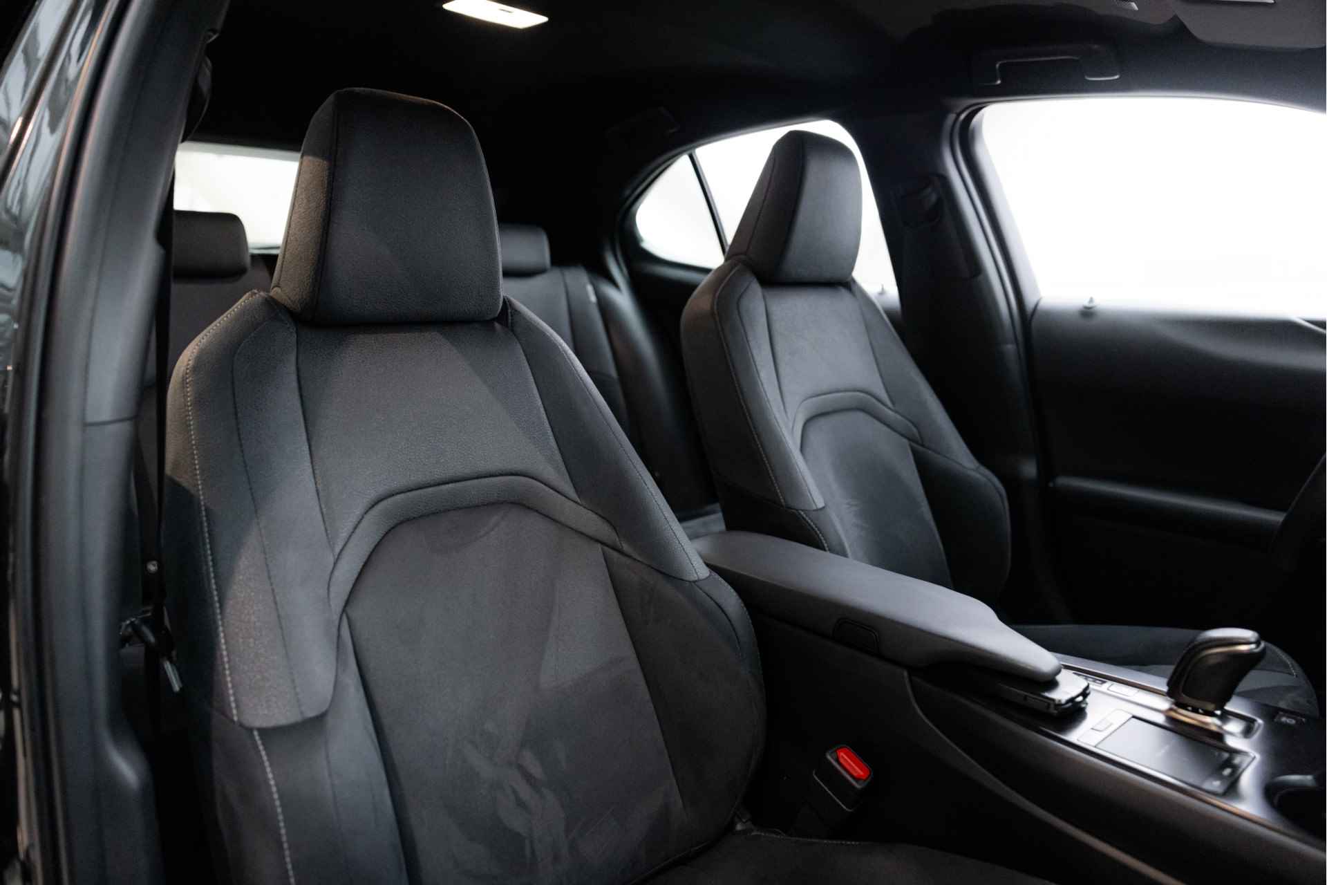 Lexus UX 300e Business 54 kWh | Carplay | Elektrische Stoelen | - 40/57