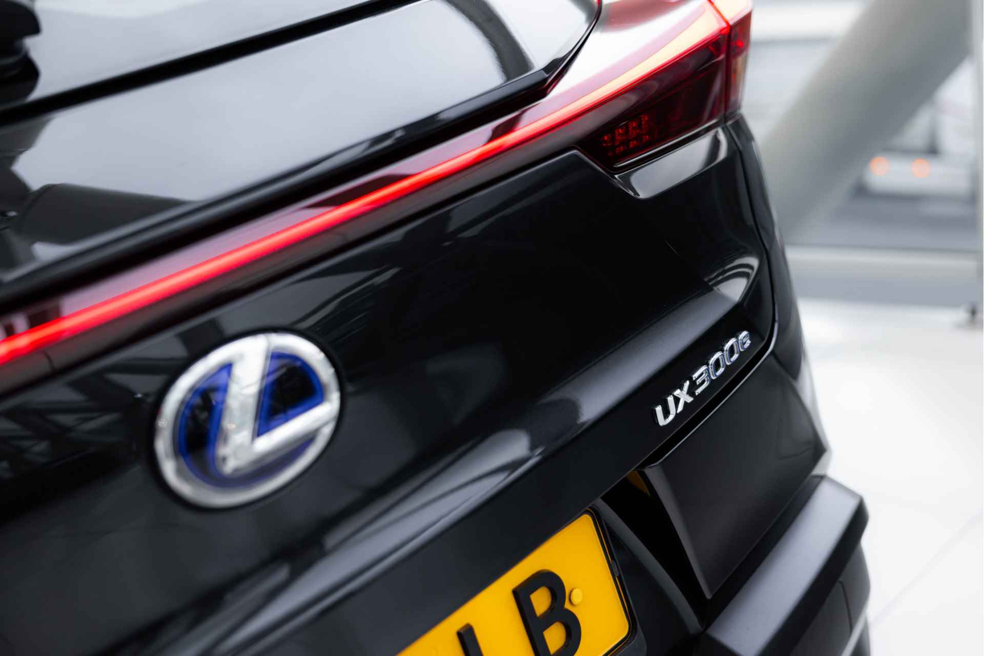 Lexus UX 300e Business 54 kWh | Carplay | Elektrische Stoelen | - 53/57