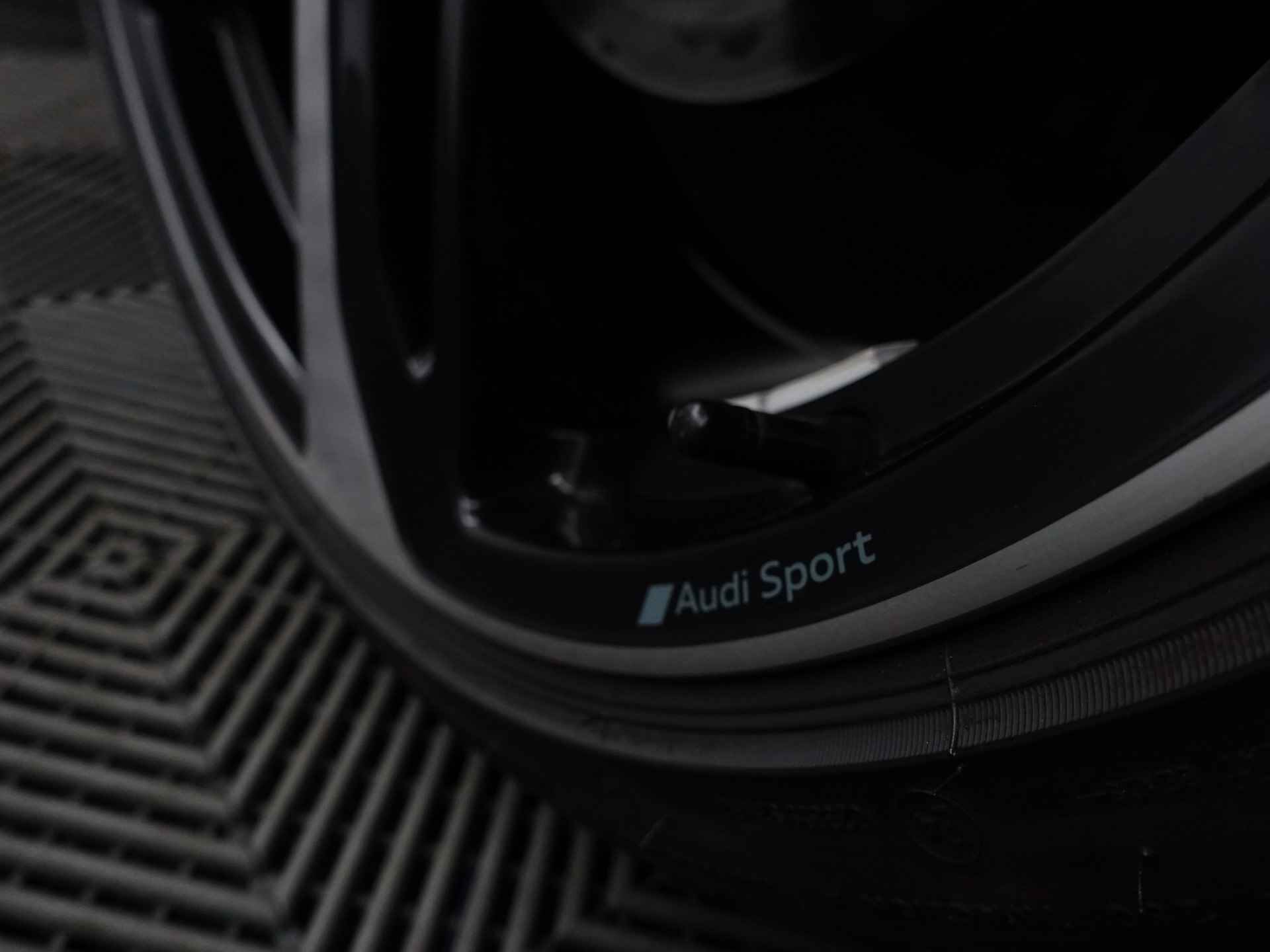 Audi TT Roadster 1.8 TFSI 180pk S Competition Black Optic Aut- Rs Interieur, Keyless, Xenon Led, Virtual Cockpit, Park Assist, Sportuitlaat - 34/42