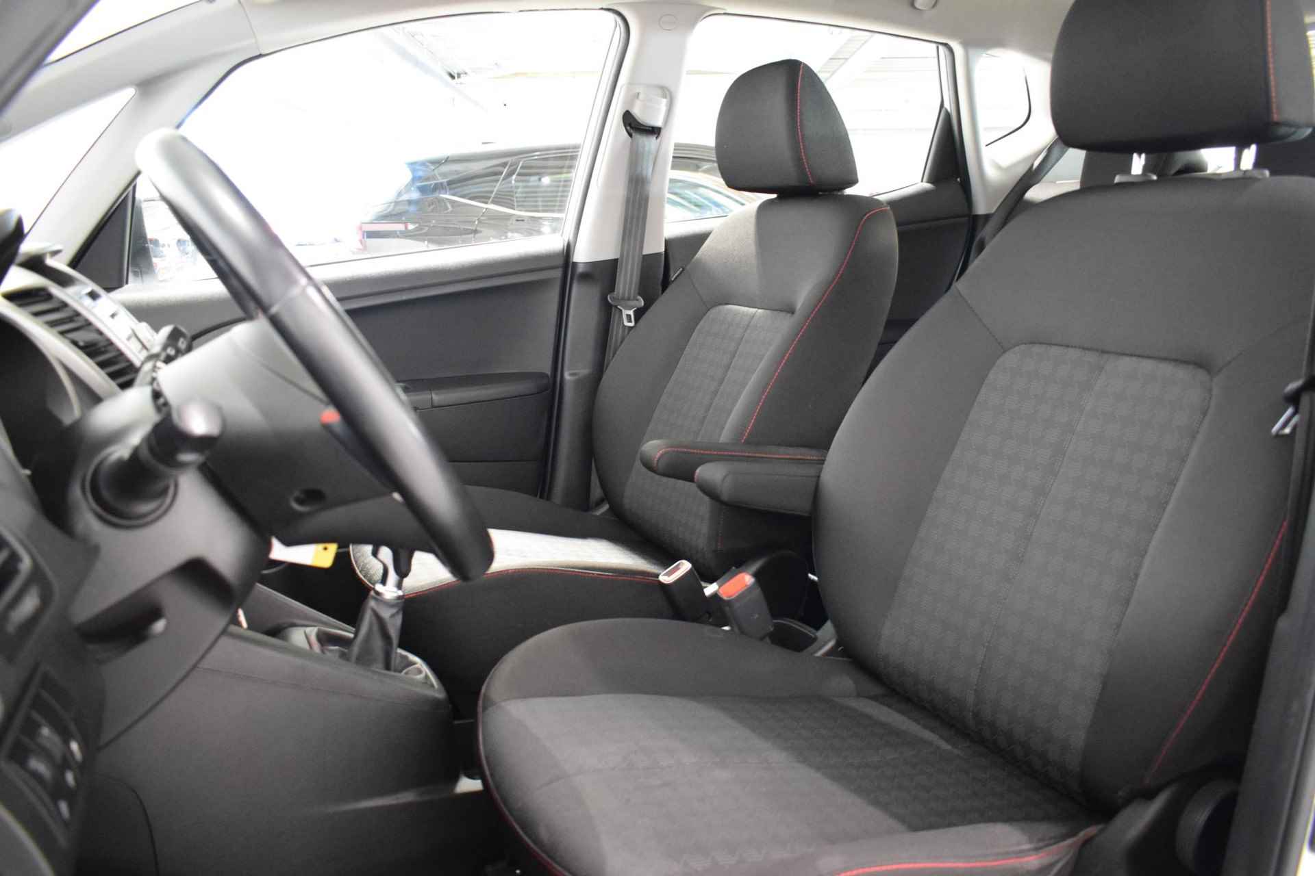 Kia Venga 1.4 CVVT ComfortLine | Airco | USB-aansluiting voor | Elektrische ramen voor | Elektrische zijspiegels | Bluetooth | Armsteun | - 16/43