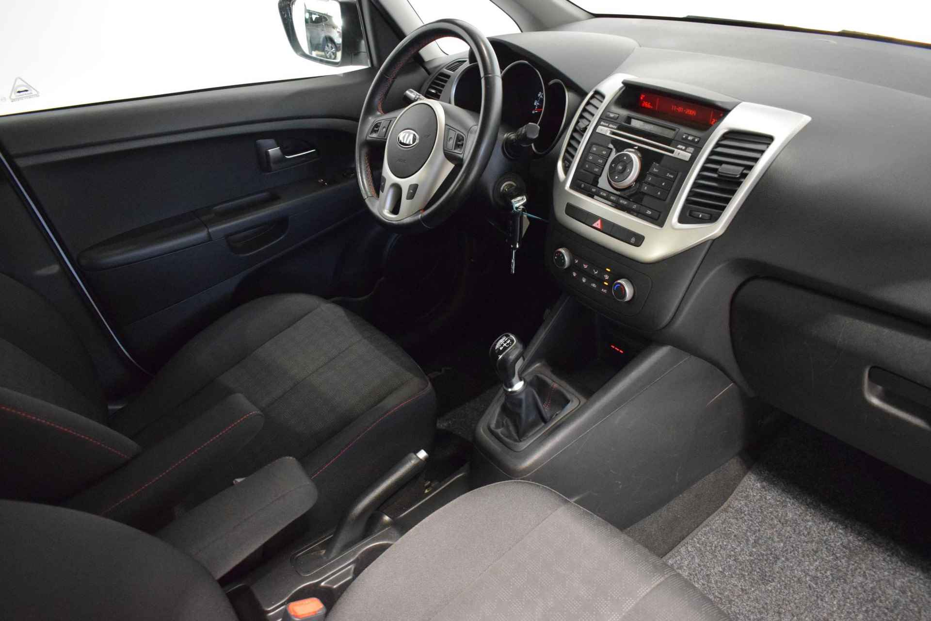 Kia Venga 1.4 CVVT ComfortLine | Airco | USB-aansluiting voor | Elektrische ramen voor | Elektrische zijspiegels | Bluetooth | Armsteun | - 18/43