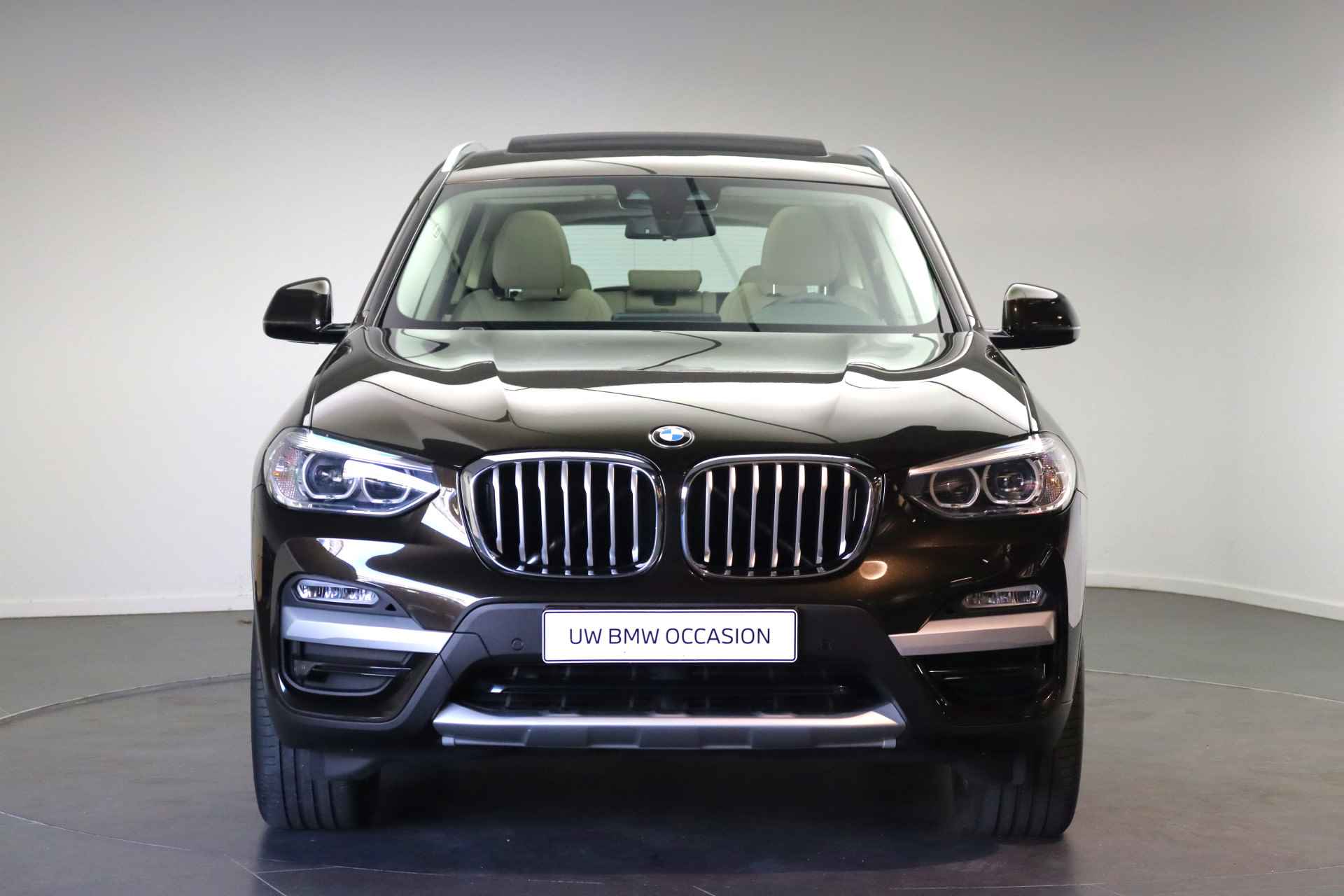 BMW X3 xDrive20i High Executive xLine Automaat / Panoramadak / Trekhaak / LED / Sportstoelen / Stoelverwarming / Navigatie Professional / Parking Assistant - 5/21