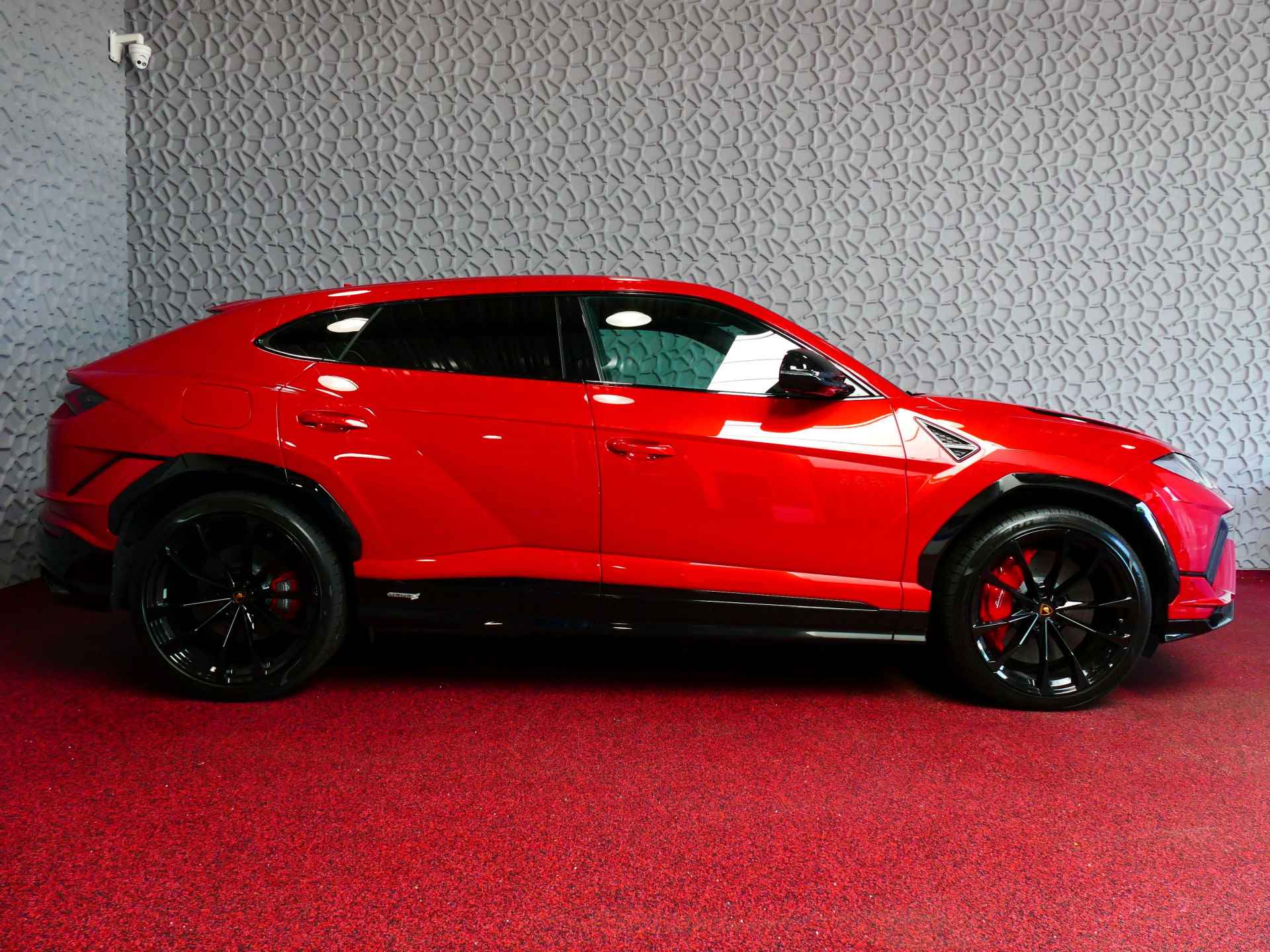 Lamborghini Urus 4.0 V8 S 666 PK B&O CARBON PACK PANO 23'' KERAMISCH PPF MASSAGE STOELVENTILATIE STOEL/STUUR VERW BLACK PACK CARBON MOTORKAP - 84/111