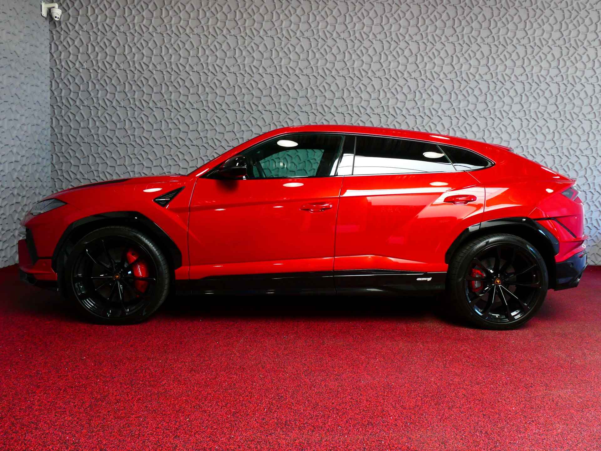 Lamborghini Urus 4.0 V8 S 666 PK B&O CARBON PACK PANO 23'' KERAMISCH PPF MASSAGE STOELVENTILATIE STOEL/STUUR VERW BLACK PACK CARBON MOTORKAP - 85/111