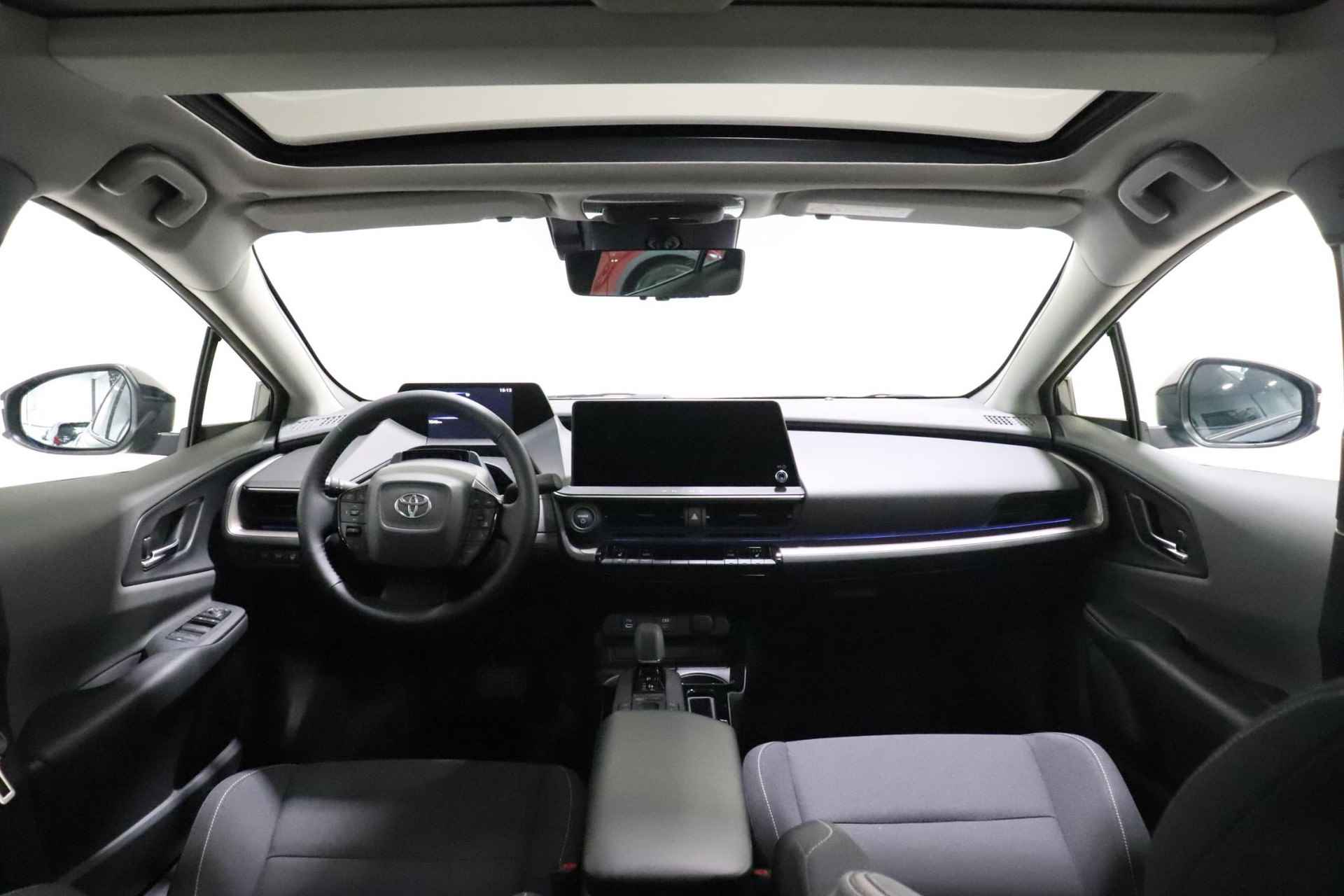 Toyota Prius 2.0 Plug-in Executive, Stuur, Stoel en Voorruit Verwarming, BSM, Sensoren, Elektrische achterklep, 19" inch lichtmetalen velgen! - 3/52