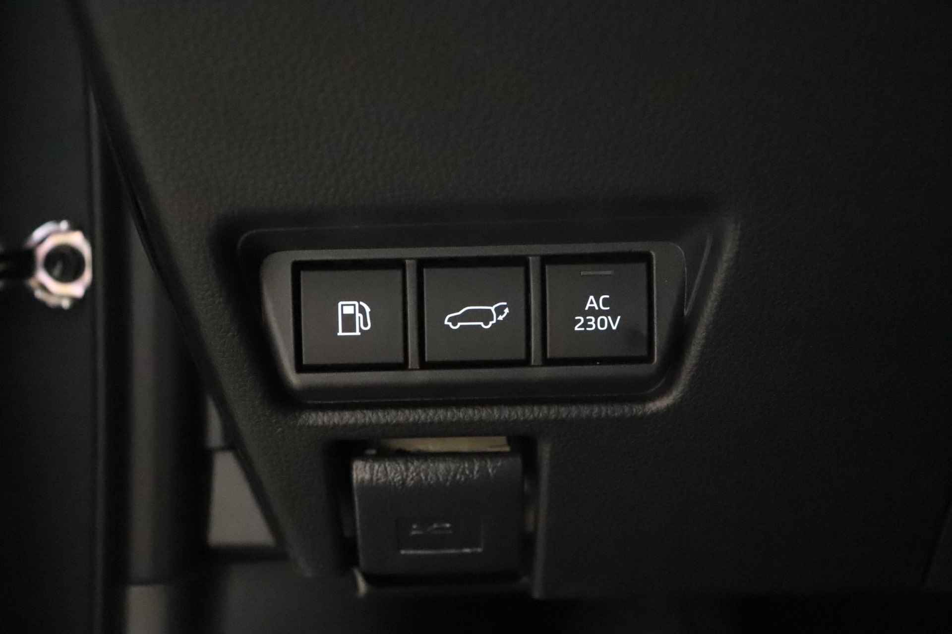 Toyota Prius 2.0 Plug-in Executive, Stuur, Stoel en Voorruit Verwarming, BSM, Sensoren, Elektrische achterklep, 19" inch lichtmetalen velgen! - 8/52