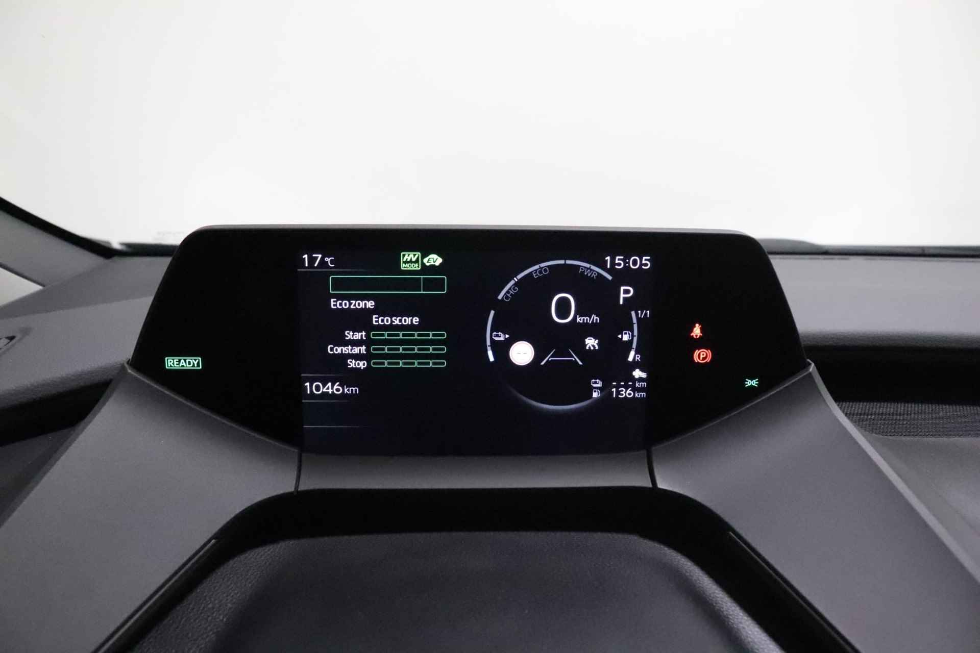 Toyota Prius 2.0 Plug-in Executive, Stuur, Stoel en Voorruit Verwarming, BSM, Sensoren, Elektrische achterklep, 19" inch lichtmetalen velgen! - 24/52