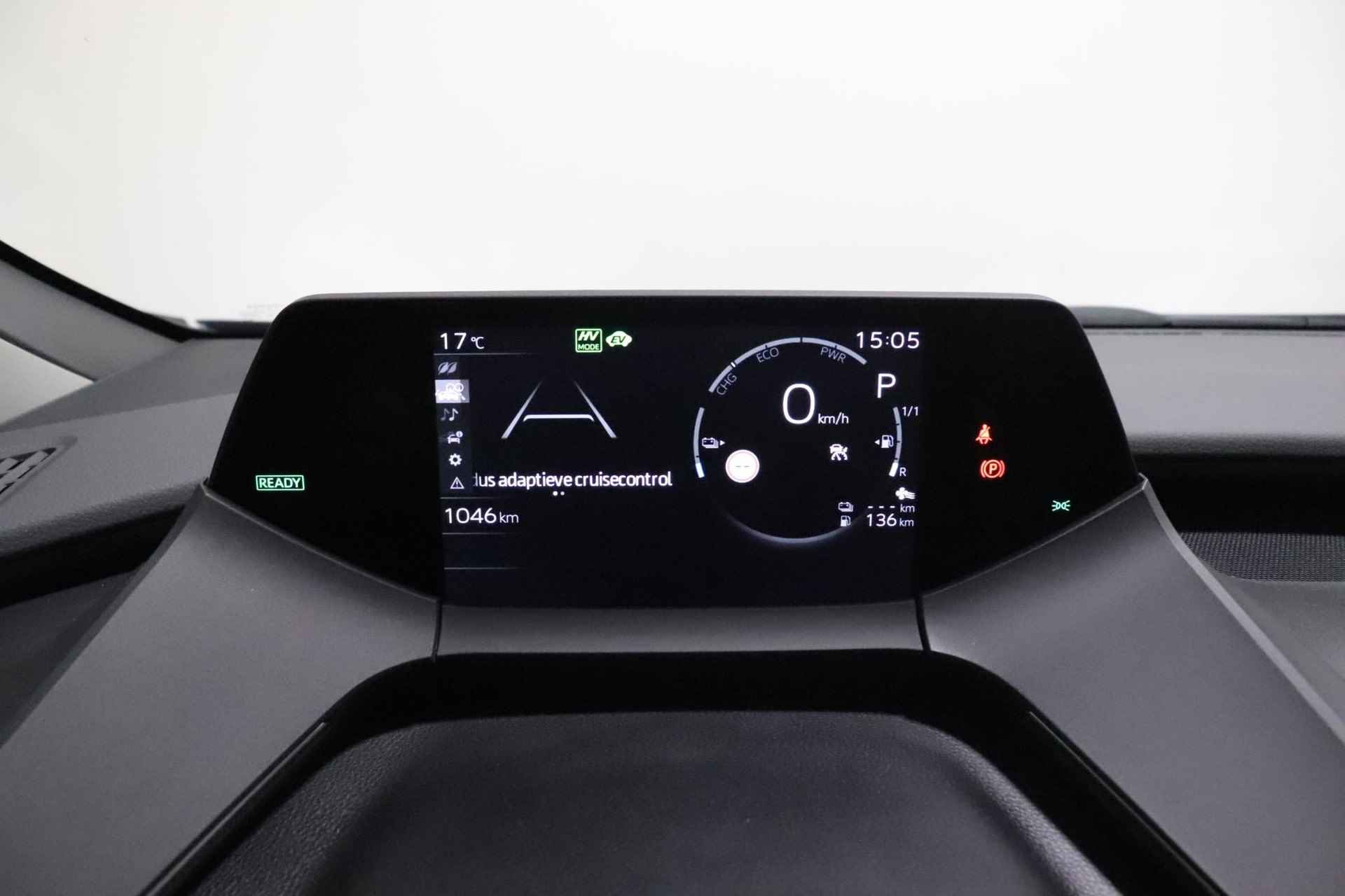 Toyota Prius 2.0 Plug-in Executive, Stuur, Stoel en Voorruit Verwarming, BSM, Sensoren, Elektrische achterklep, 19" inch lichtmetalen velgen! - 25/52