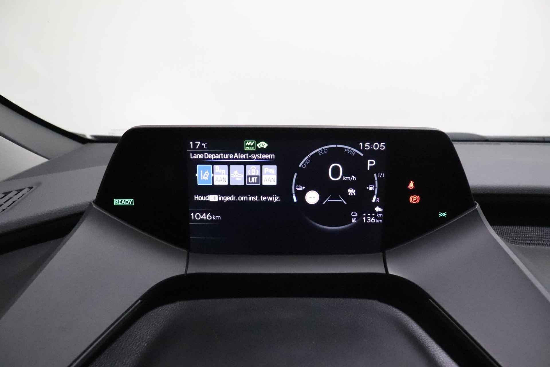 Toyota Prius 2.0 Plug-in Executive, Stuur, Stoel en Voorruit Verwarming, BSM, Sensoren, Elektrische achterklep, 19" inch lichtmetalen velgen! - 27/52
