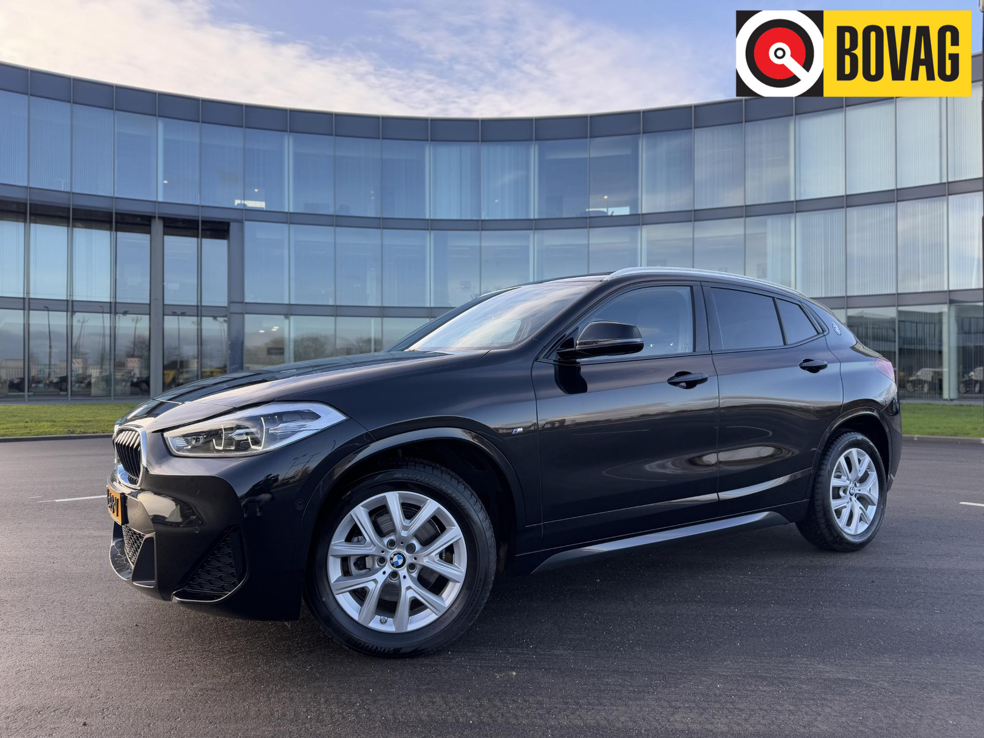 BMW X2 sDrive18i High Executive M-sport, panorama, leder, camera