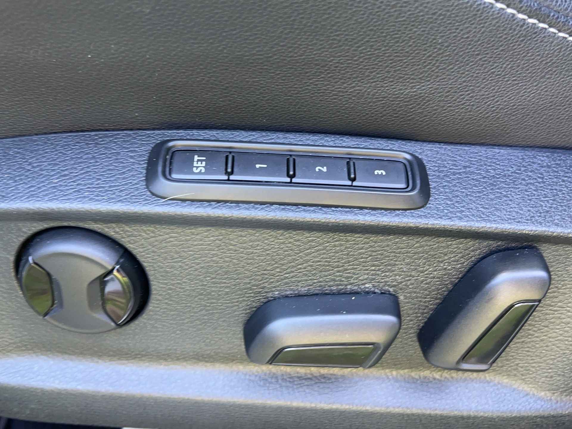 Volkswagen Golf 1.4 TSI PHEV GTE | volleder | panodak | virtual | camera | trekhaak | memory seat! - 3/36