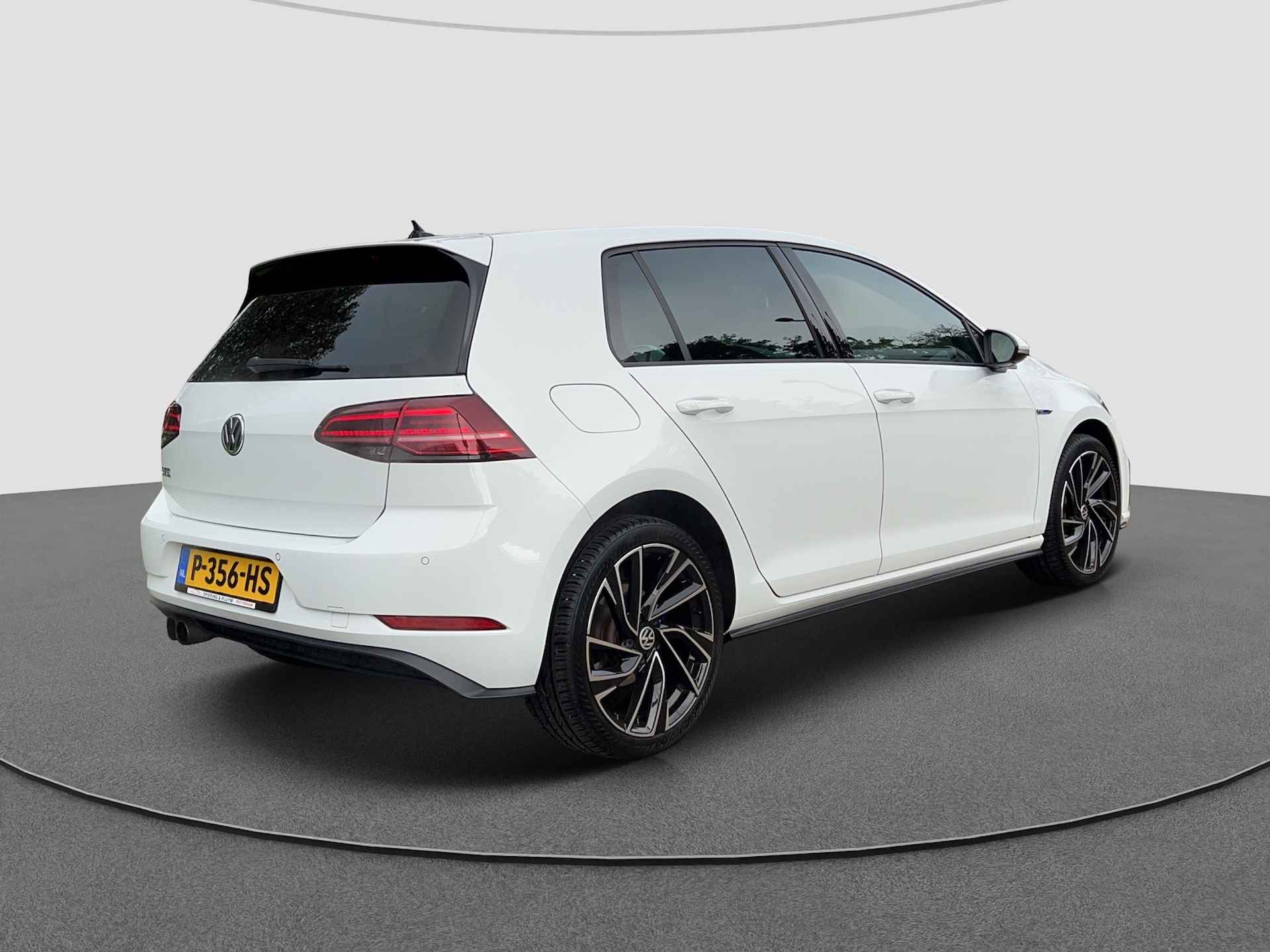 Volkswagen Golf 1.4 TSI PHEV GTE | volleder | panodak | virtual | camera | trekhaak | memory seat! - 11/36