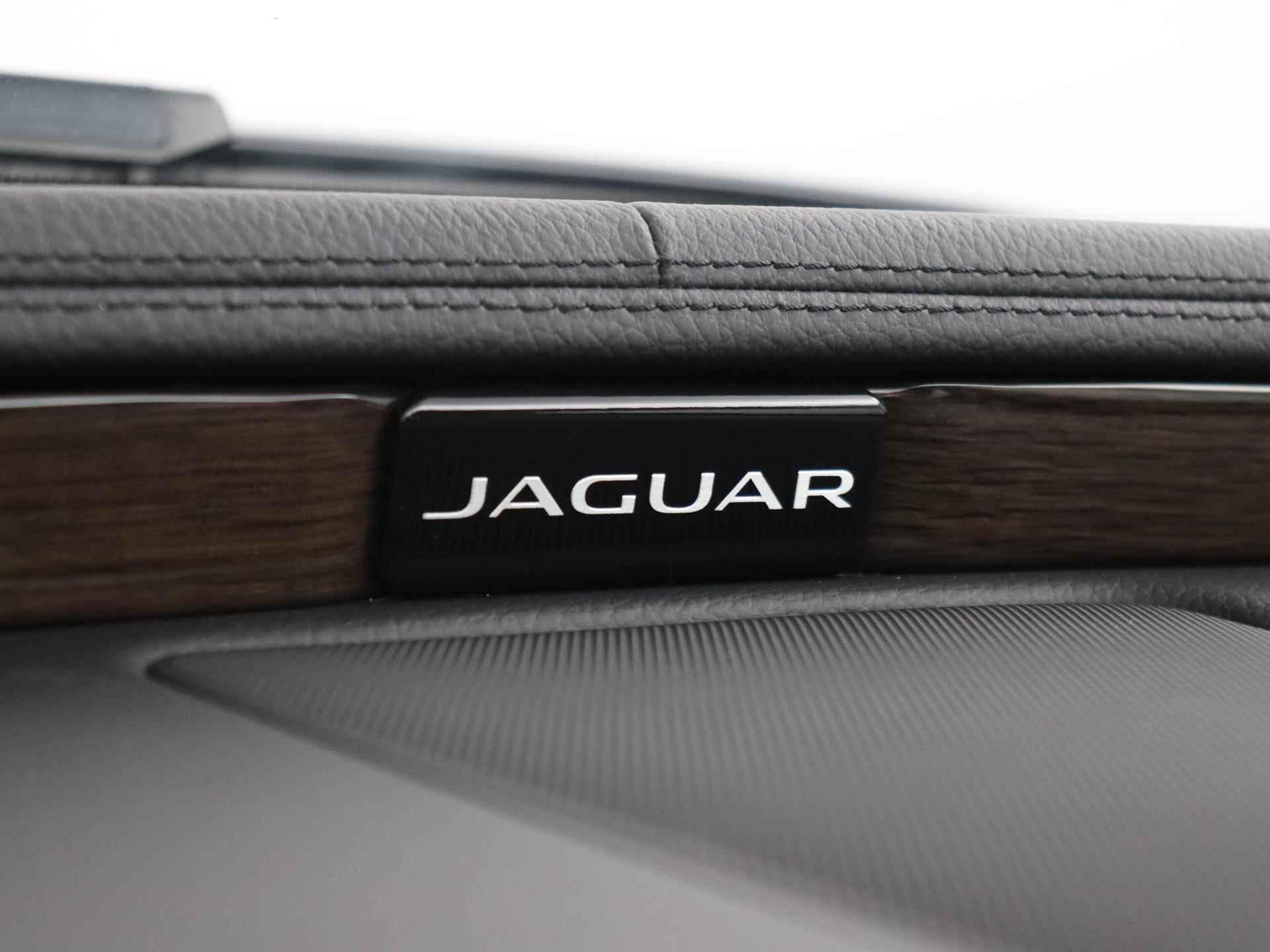 Jaguar XJ 2.0T 240PK Luxury | 20" | Keyless - 16/35