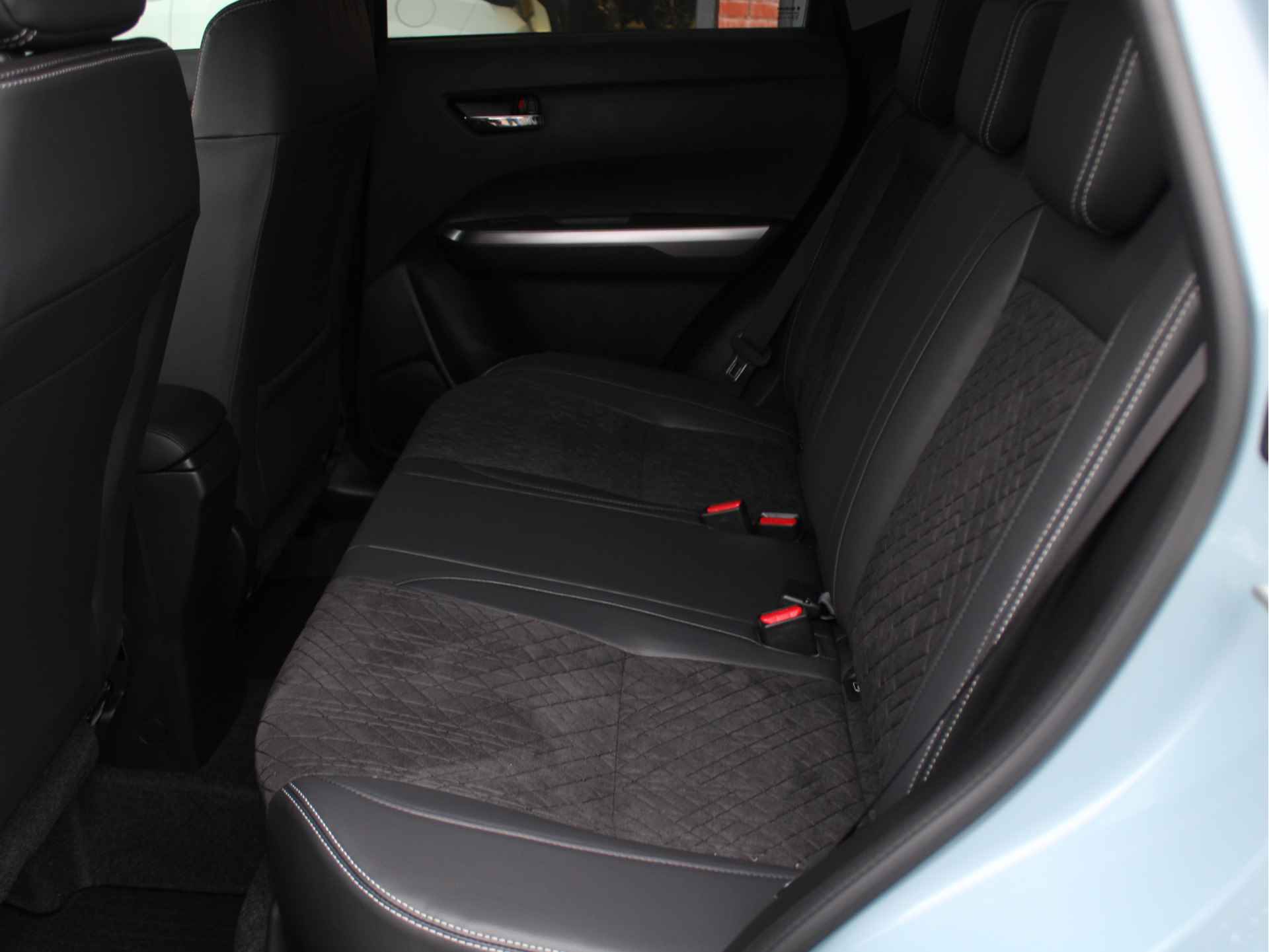 Suzuki Vitara 1.5 Hybrid Style Automaat Leder/Alcantara Bekleding. Adaptieve Cruise en Climate Control - 32/36