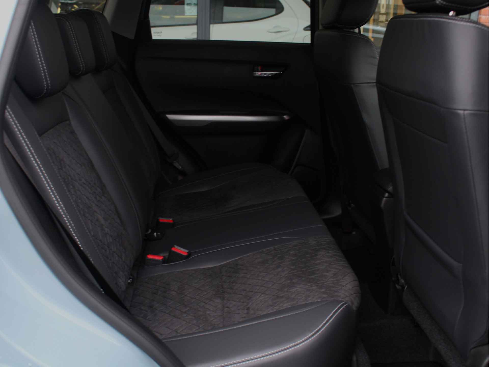 Suzuki Vitara 1.5 Hybrid Style Automaat Leder/Alcantara Bekleding. Adaptieve Cruise en Climate Control - 33/36