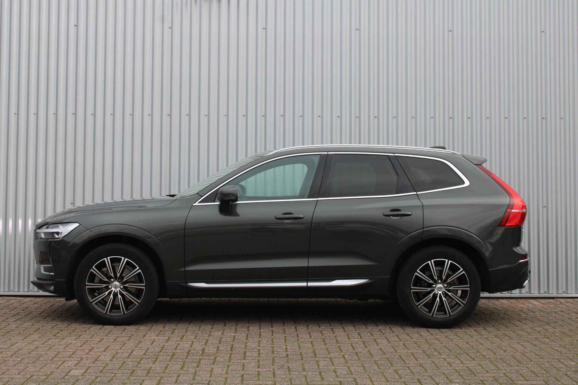 Volvo XC60 2.0 T5 Inscription, Panoramadak, Stoelventilatie + verwarming, Achteruitrijcamera, Trekhaak, Head-Up display, BLIS, Adaptieve Cruise Control, Voorstoelen met geheugenfunctie, Apple Carplay/Android Auto, - 4/30