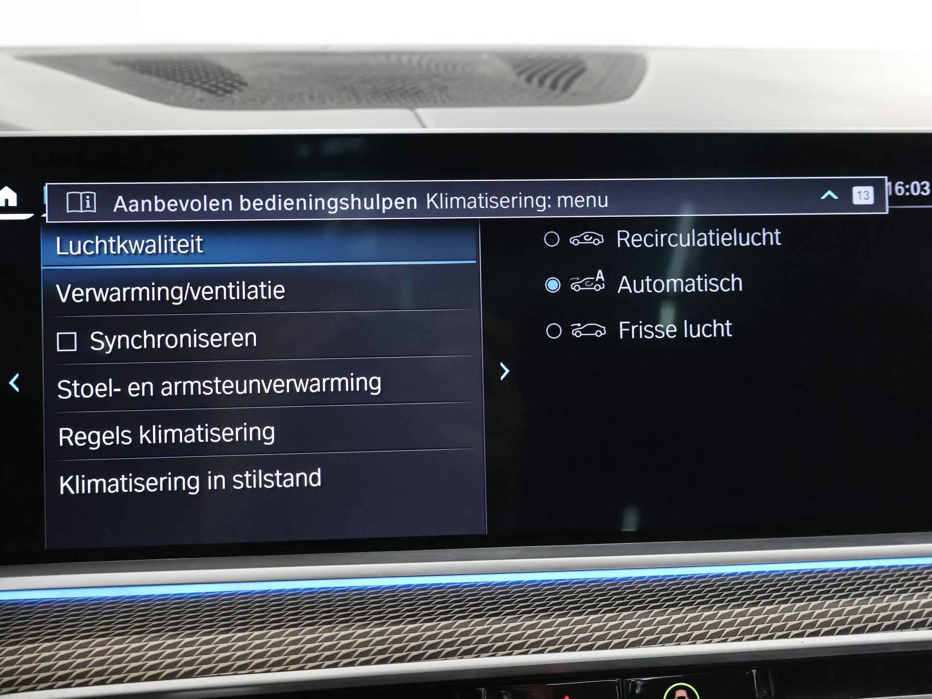 BMW X5 xDrive45e High Executive M-Sport | Sky Lounge Panormadak | Trekhaak | Laser Licht | Luchtvering | Stoel&Stuurverwarming | Navigatie | Parkeercamera 360° | Rijassistent-Systeem | Shadowline | 22" Lichtmetaal | - 25/63